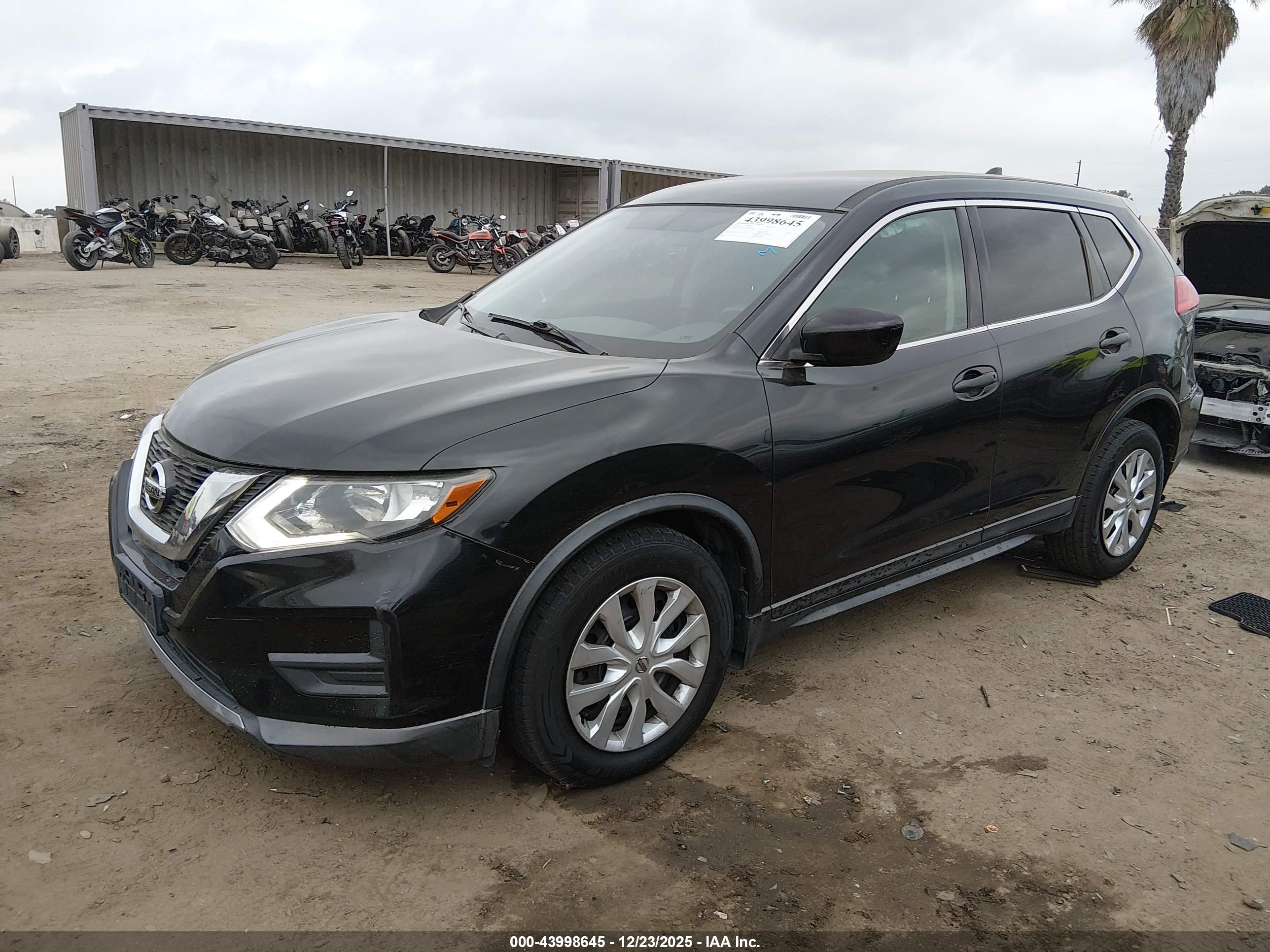 NISSAN ROGUE image 2