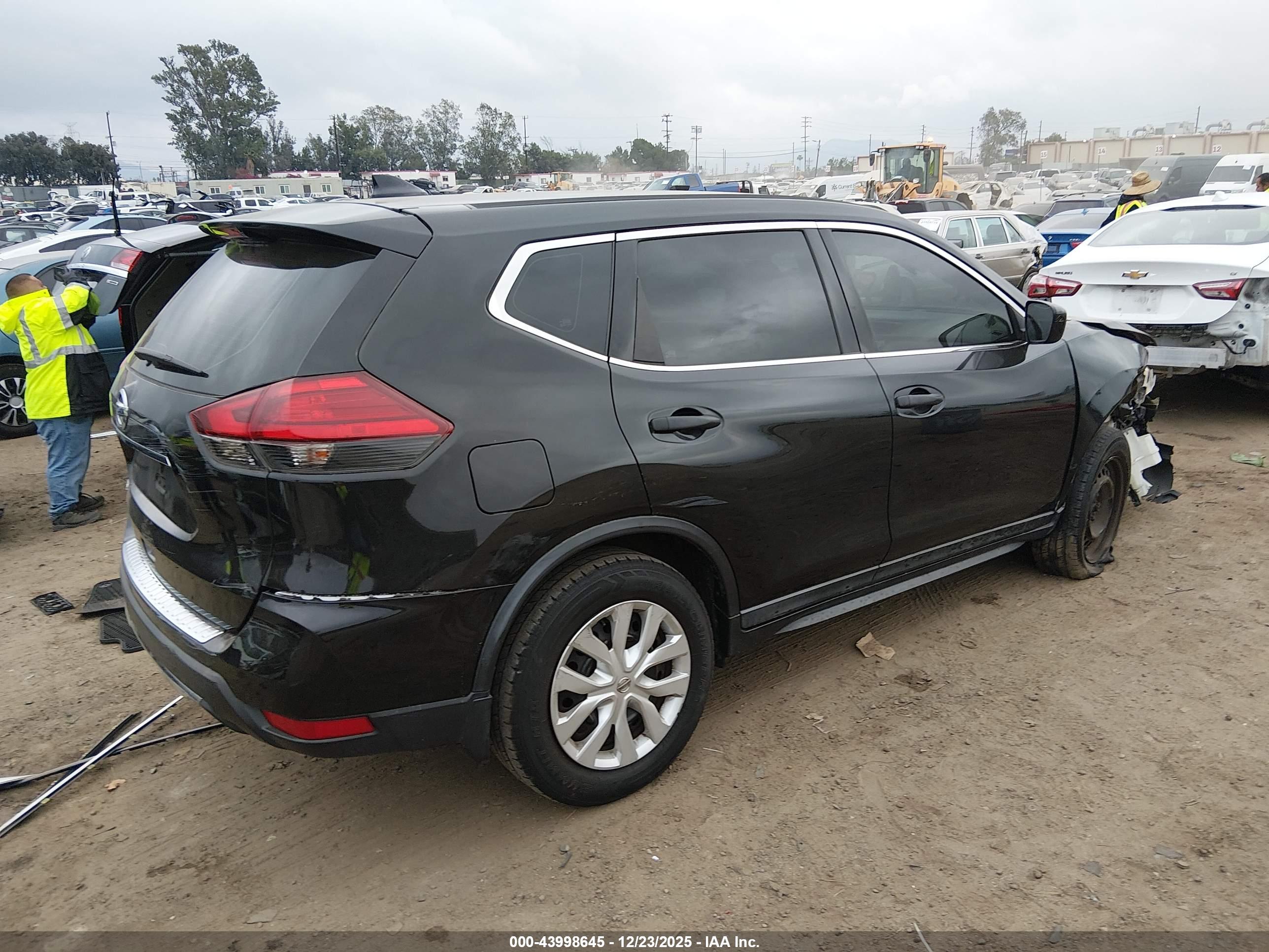 NISSAN ROGUE image 4