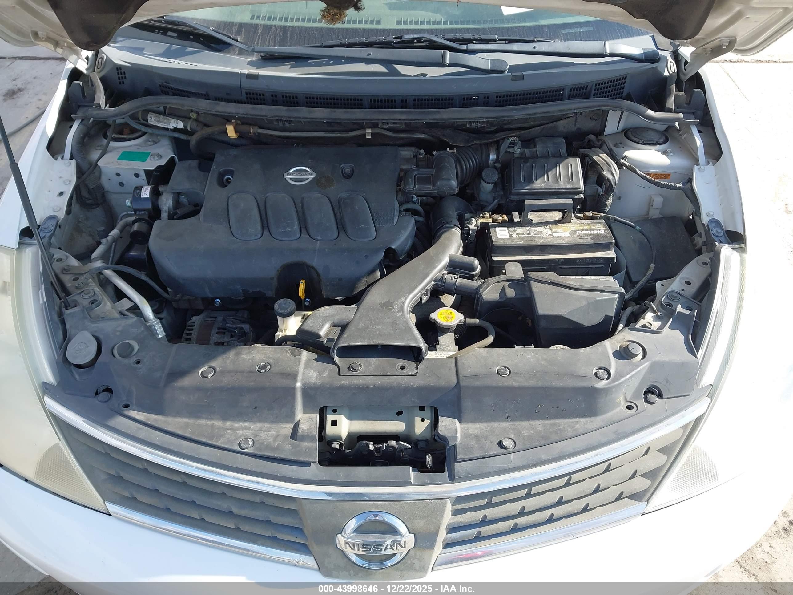 NISSAN VERSA image 10