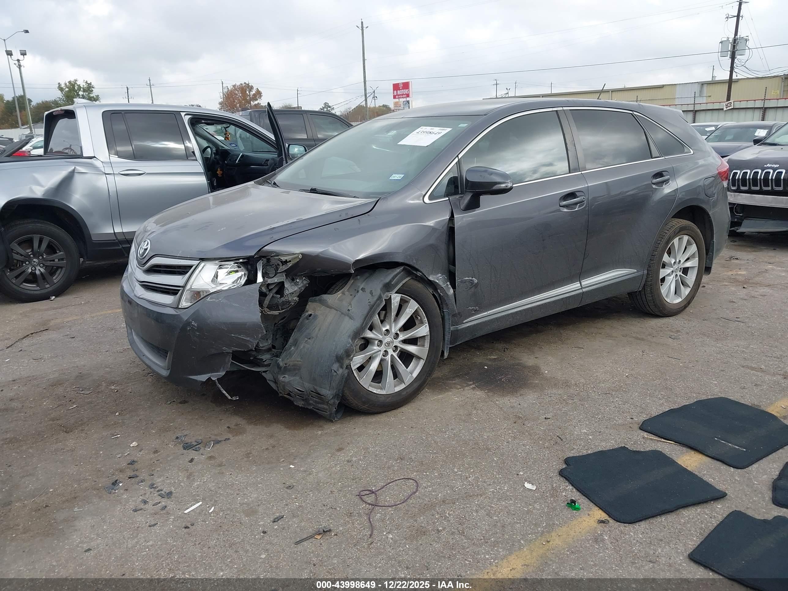 TOYOTA VENZA image 2