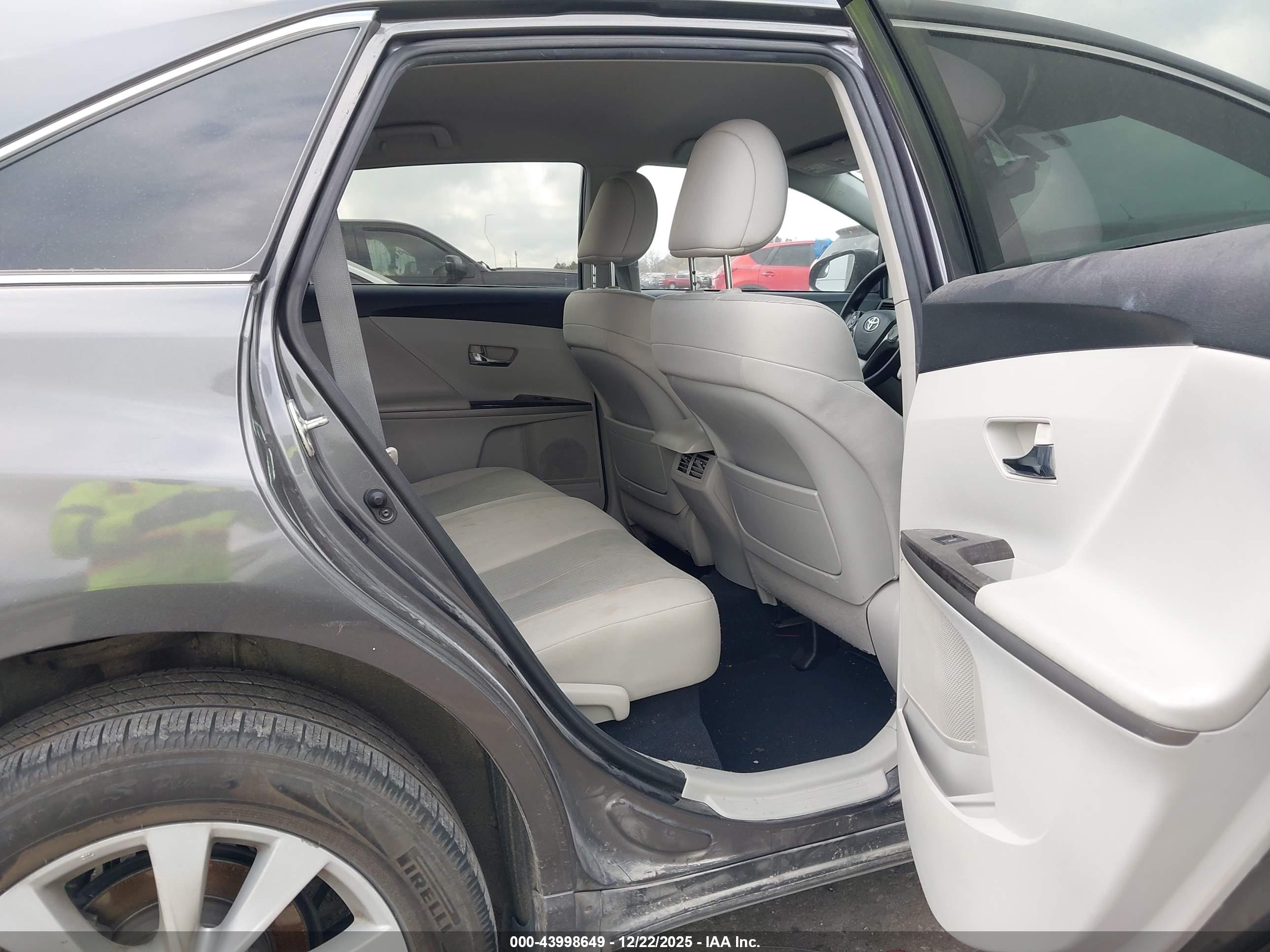 TOYOTA VENZA image 8