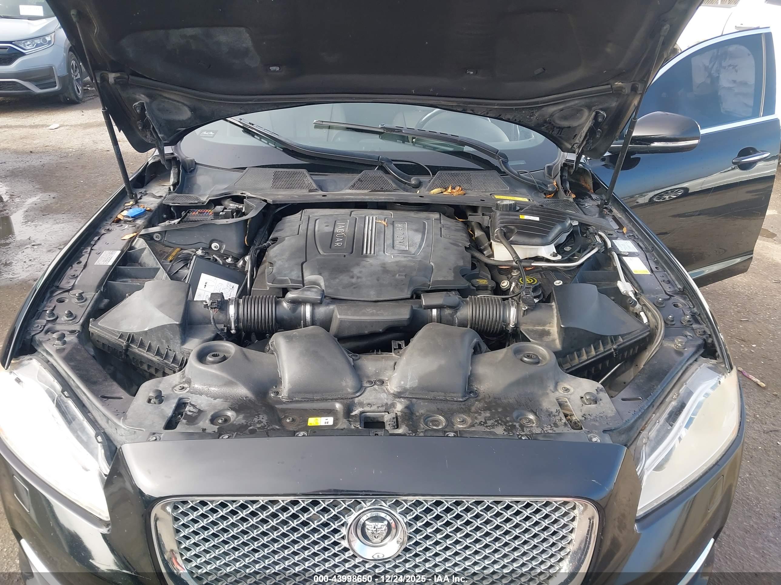 JAGUAR XJ image 10