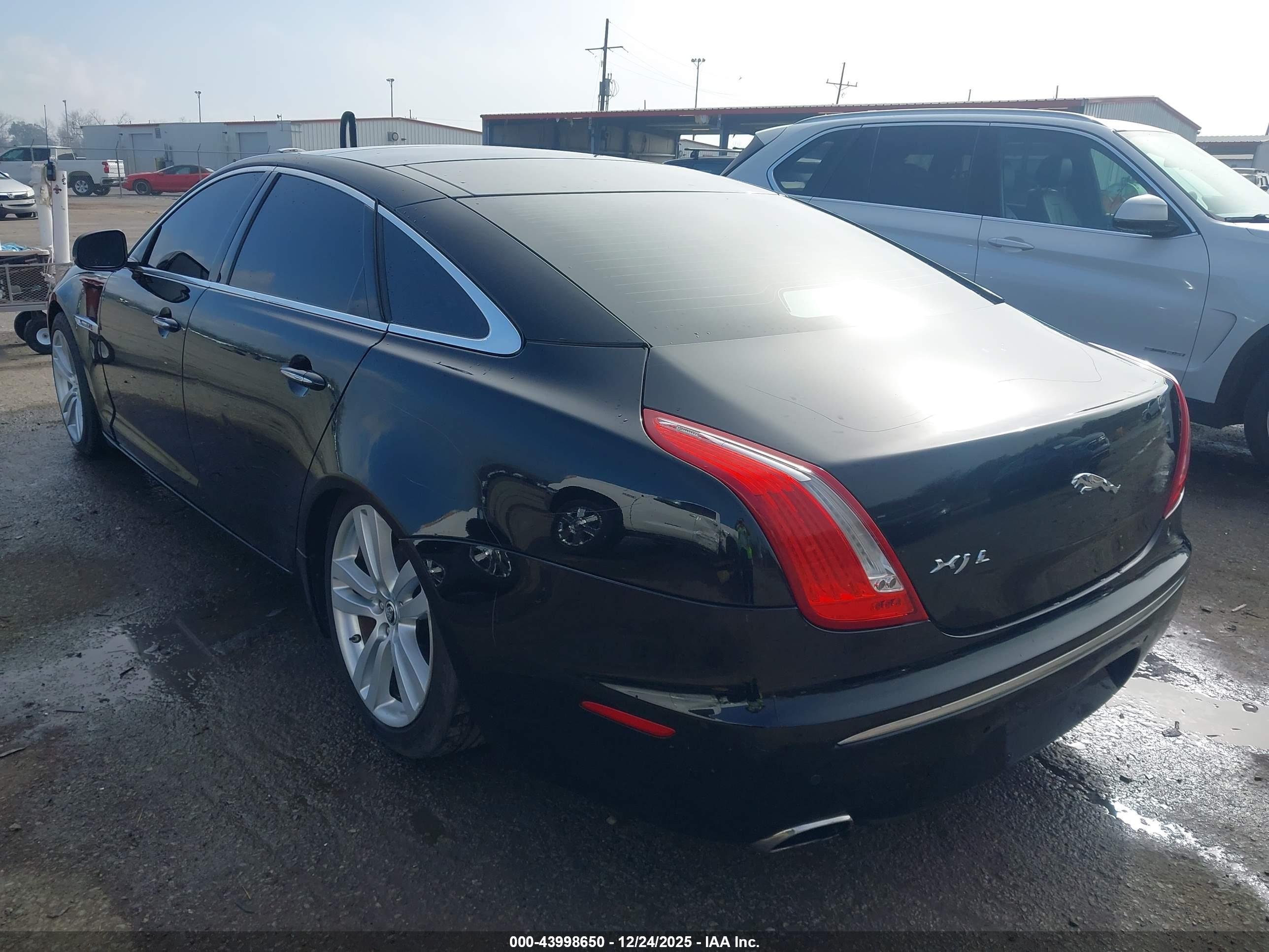 JAGUAR XJ image 3