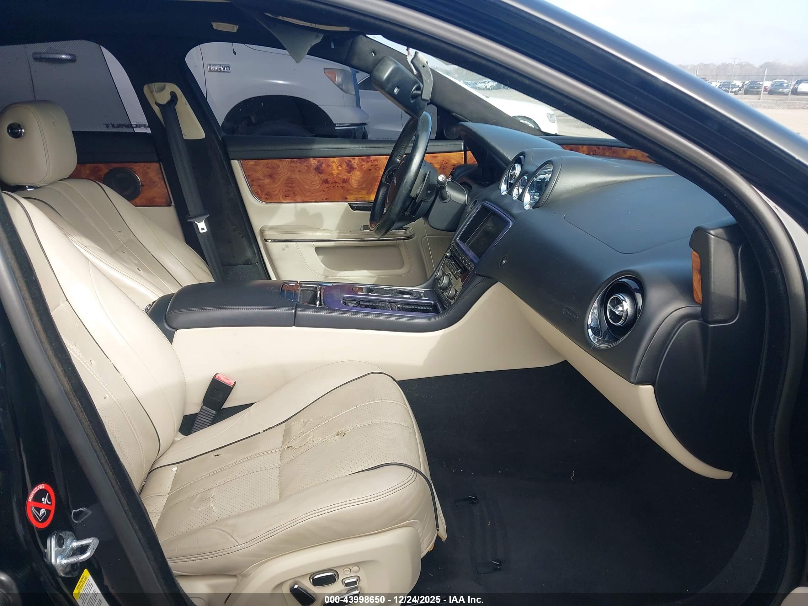 JAGUAR XJ image 5