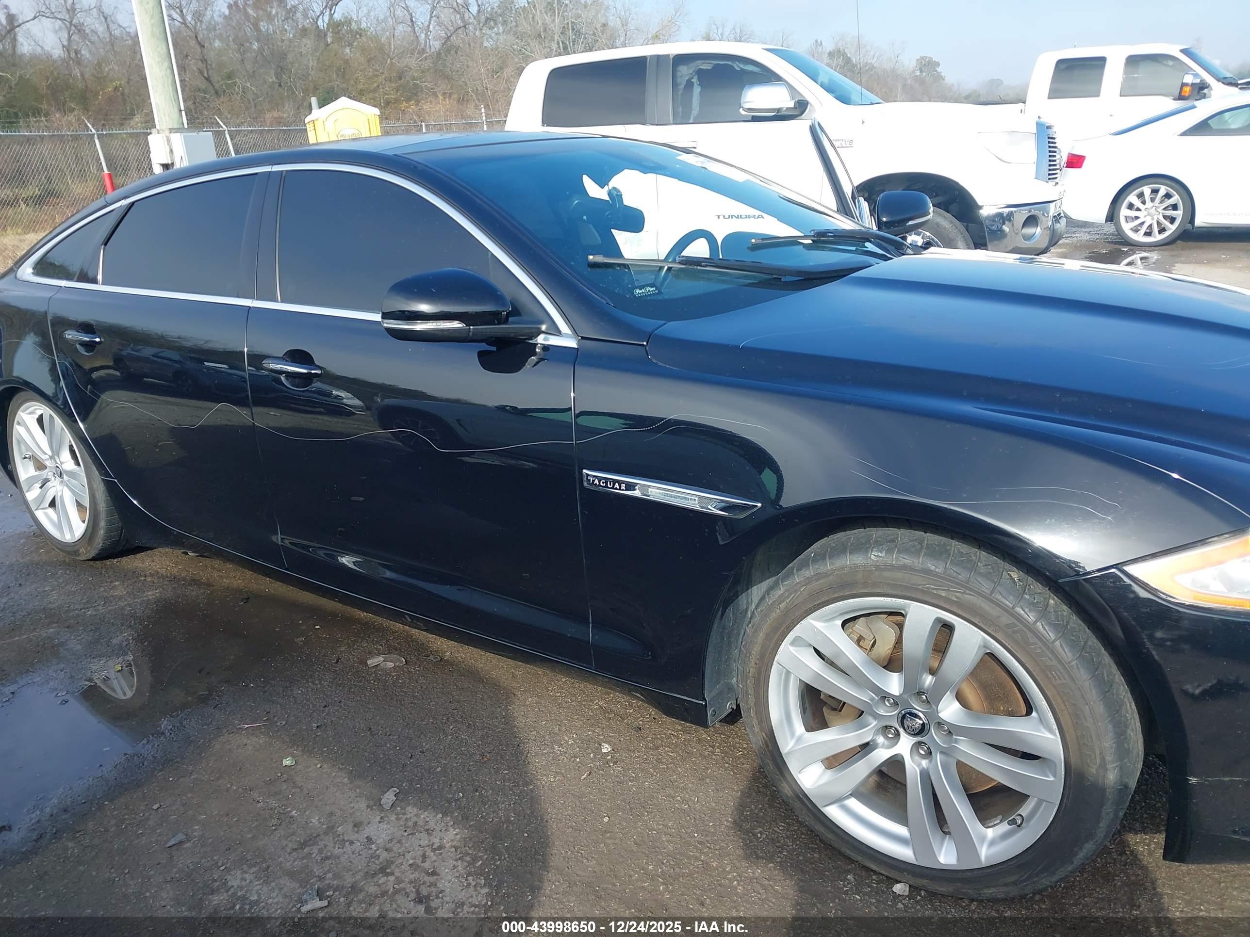 JAGUAR XJ image 6