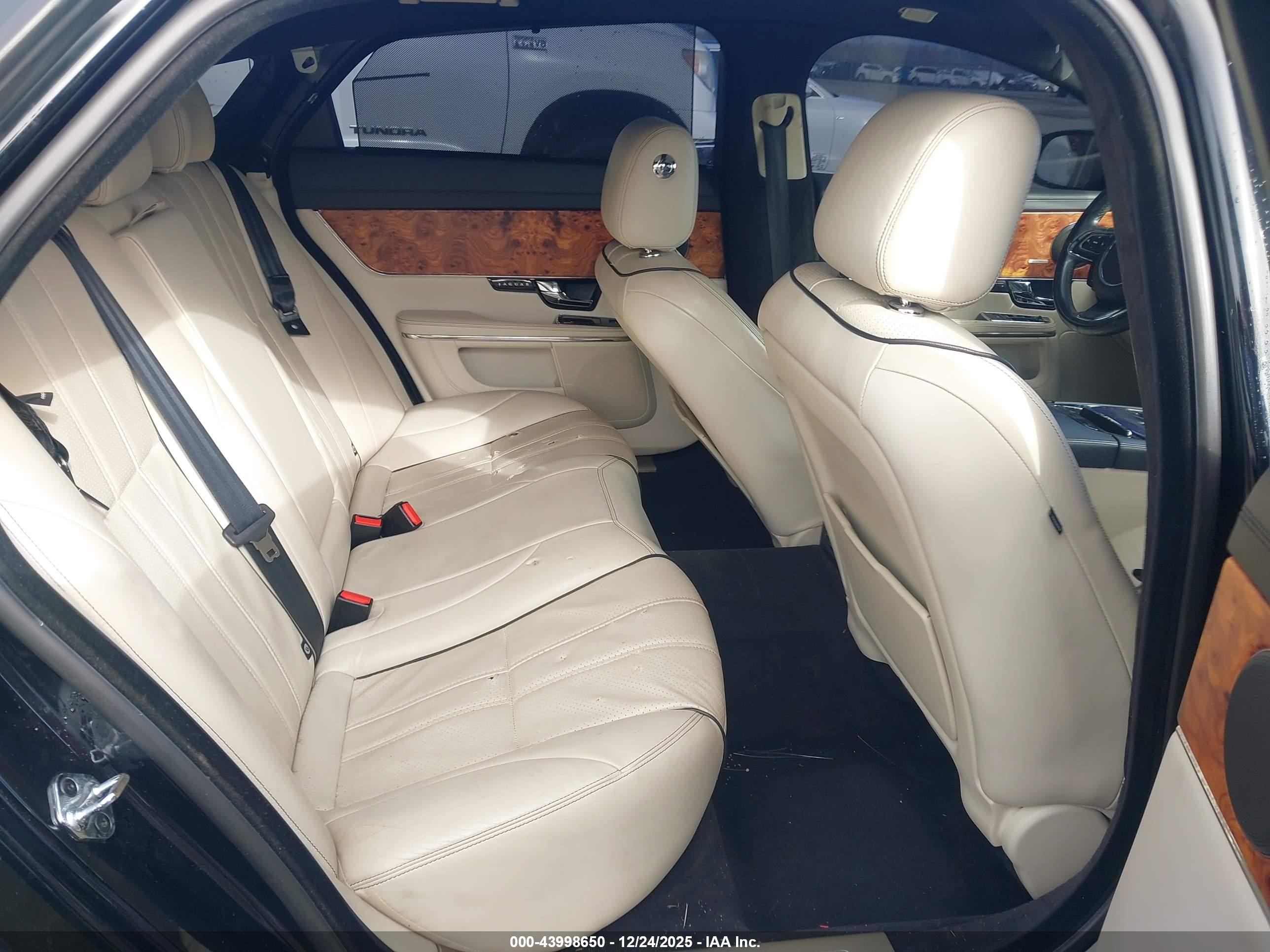 JAGUAR XJ image 8