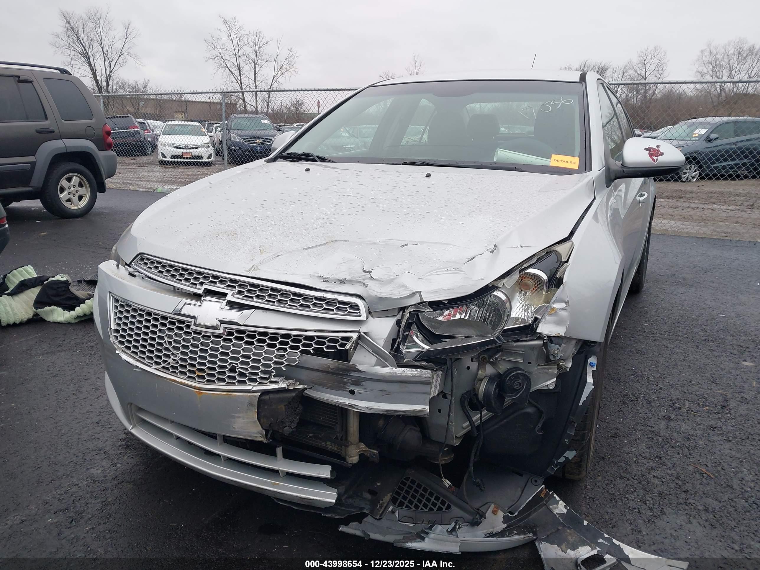 CHEVROLET CRUZE image 2