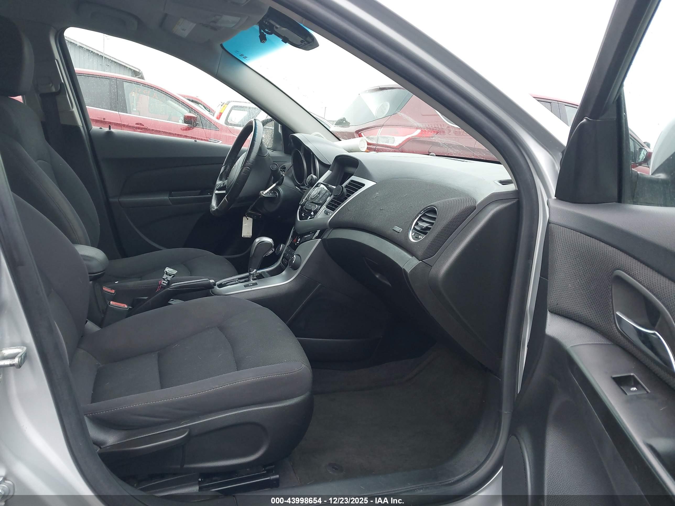 CHEVROLET CRUZE image 5