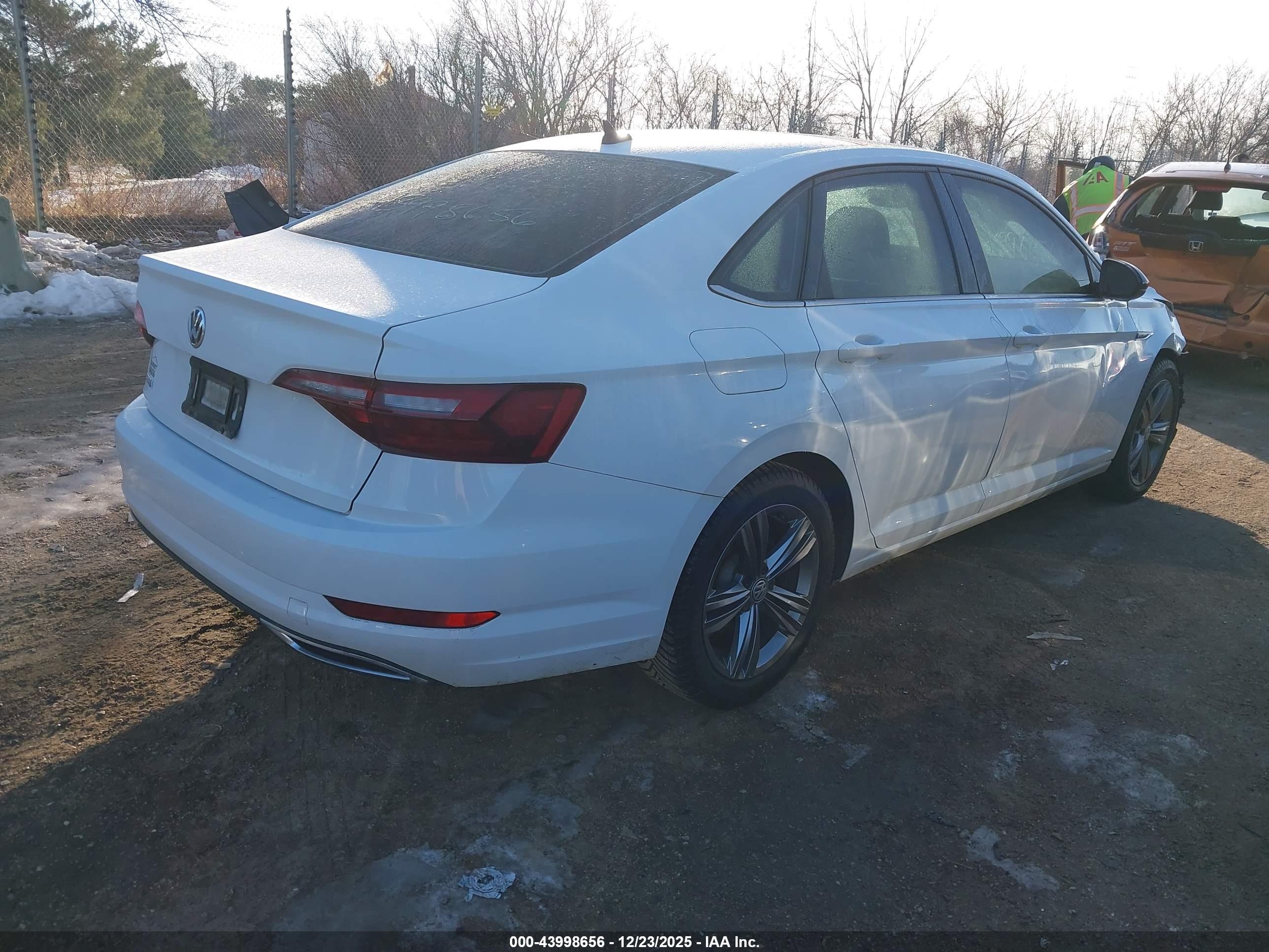 VOLKSWAGEN JETTA image 4