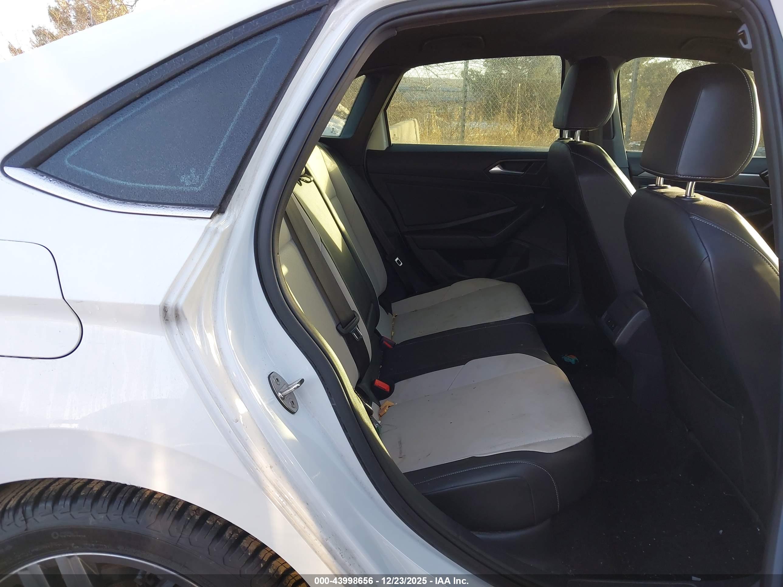 VOLKSWAGEN JETTA image 8
