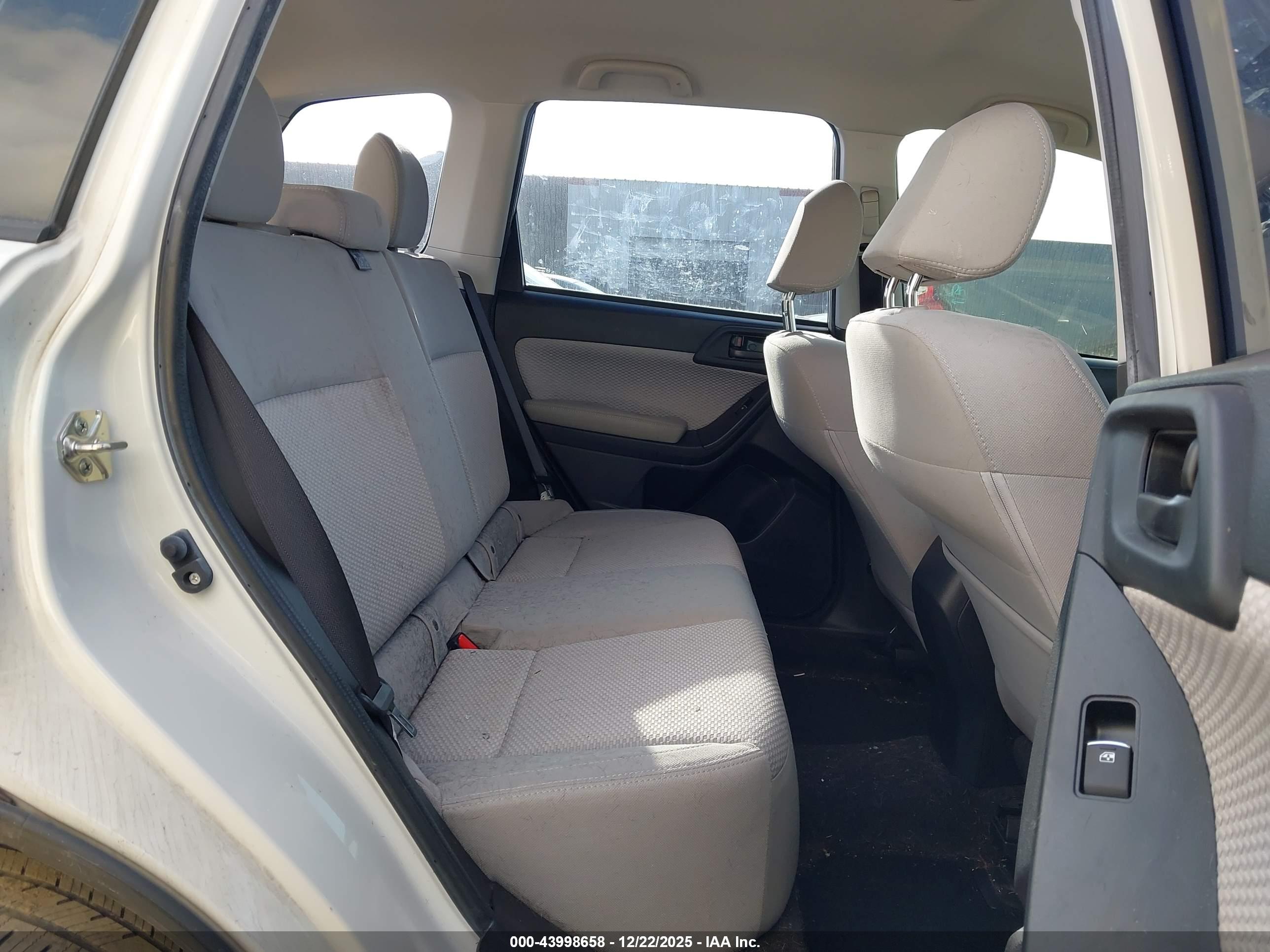 SUBARU FORESTER image 8