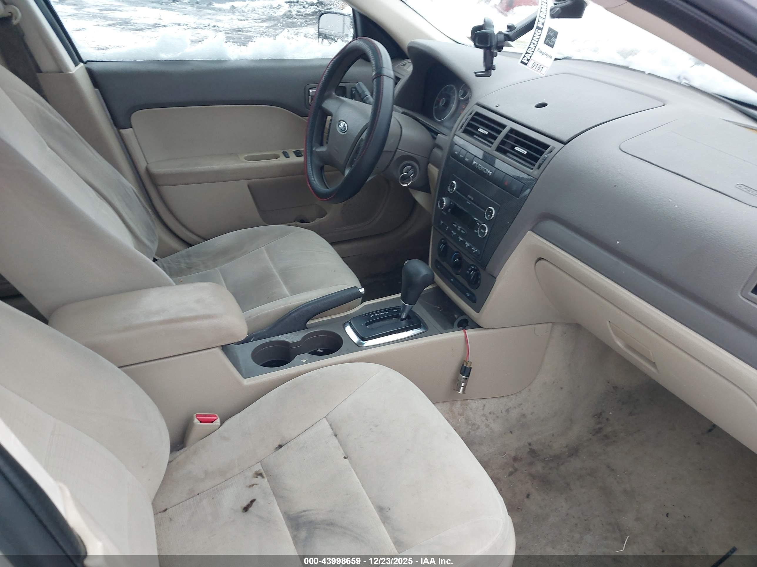 FORD FUSION image 5