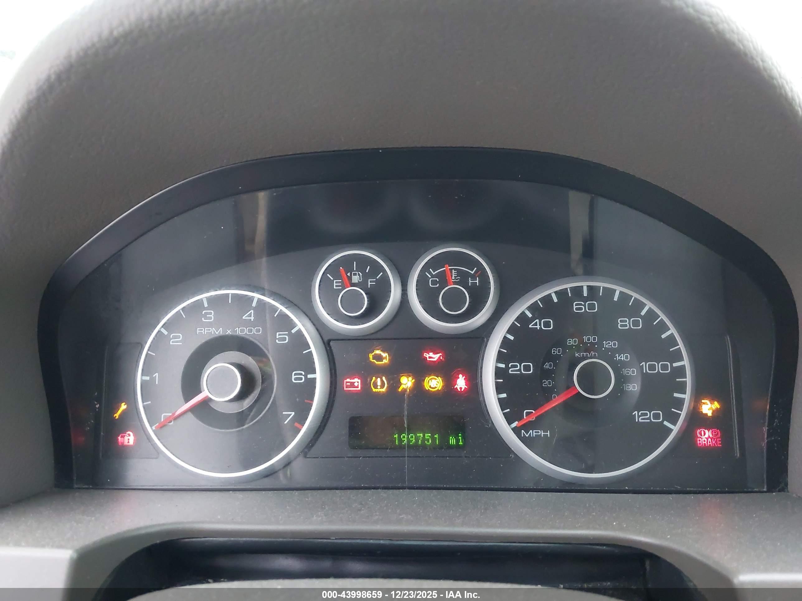 FORD FUSION image 7