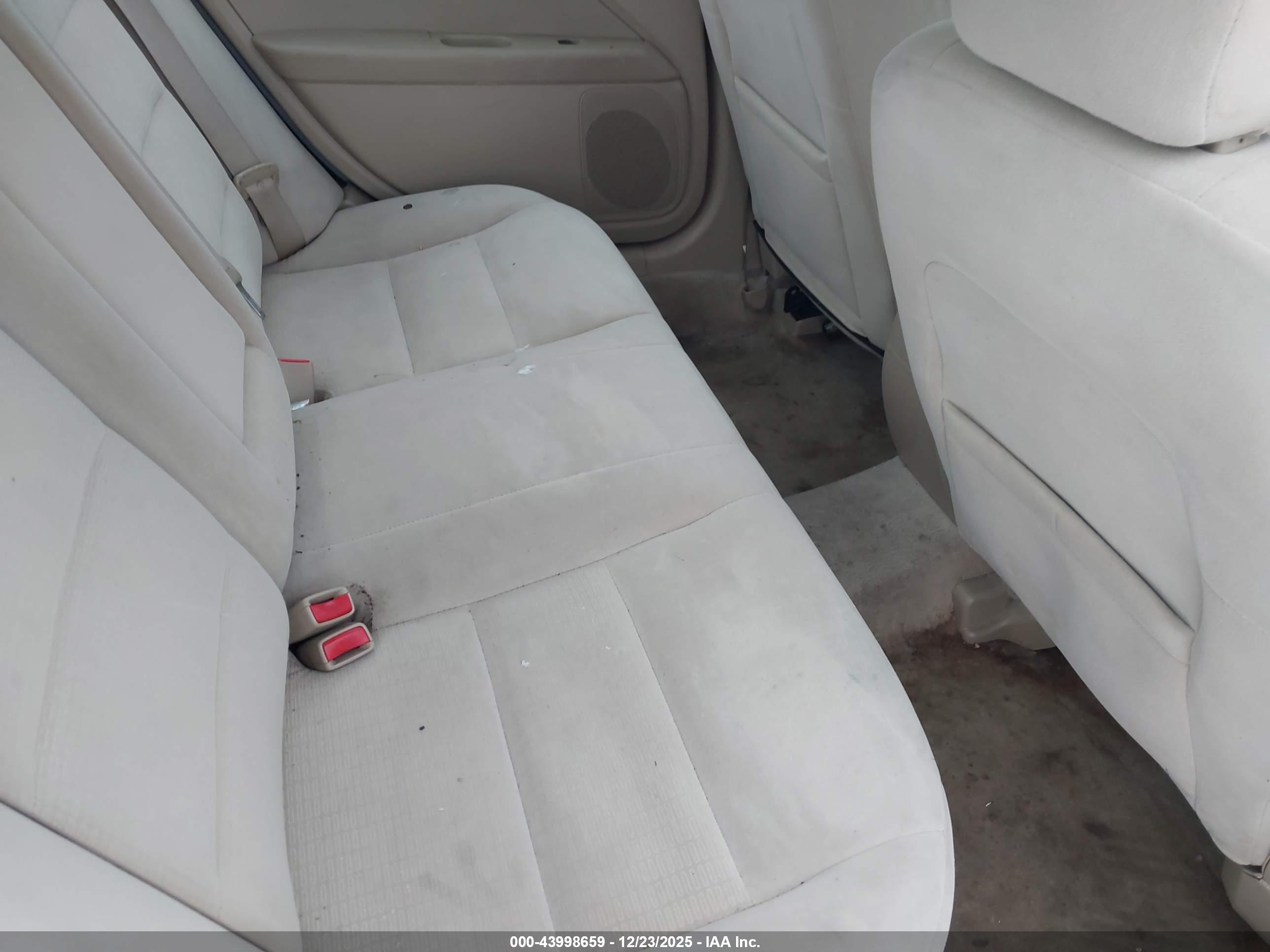 FORD FUSION image 8