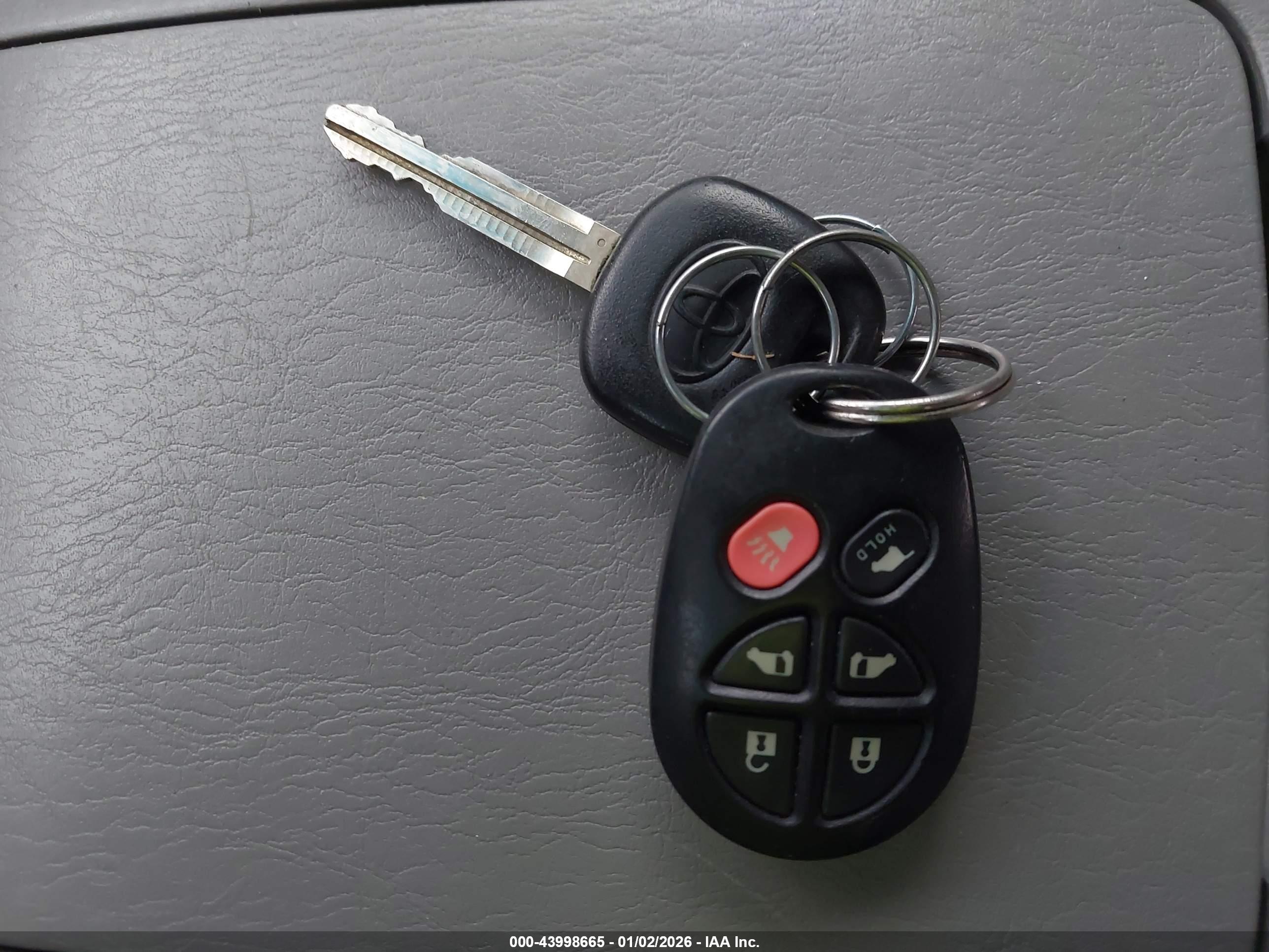 TOYOTA SIENNA image 11