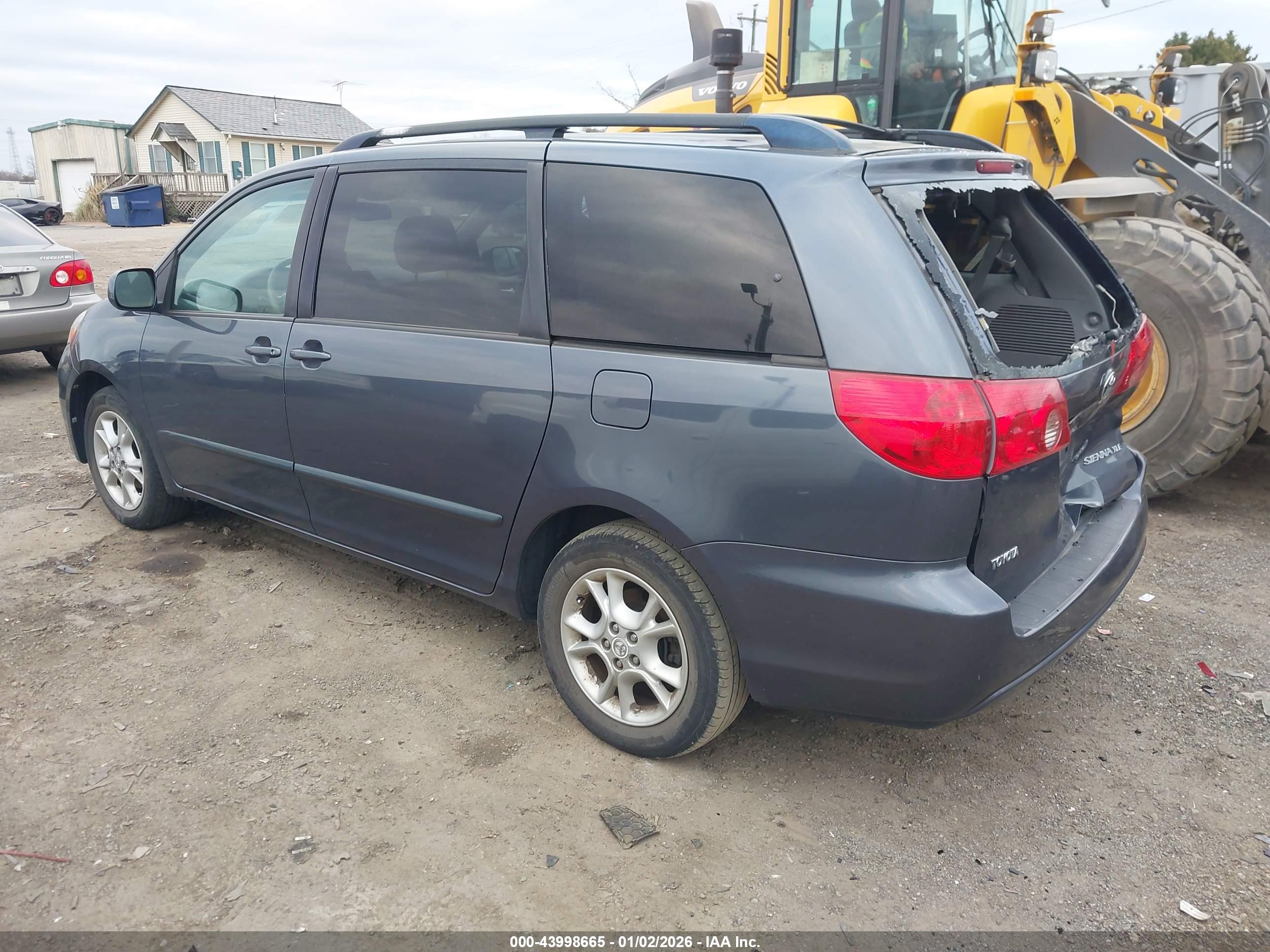 TOYOTA SIENNA image 3