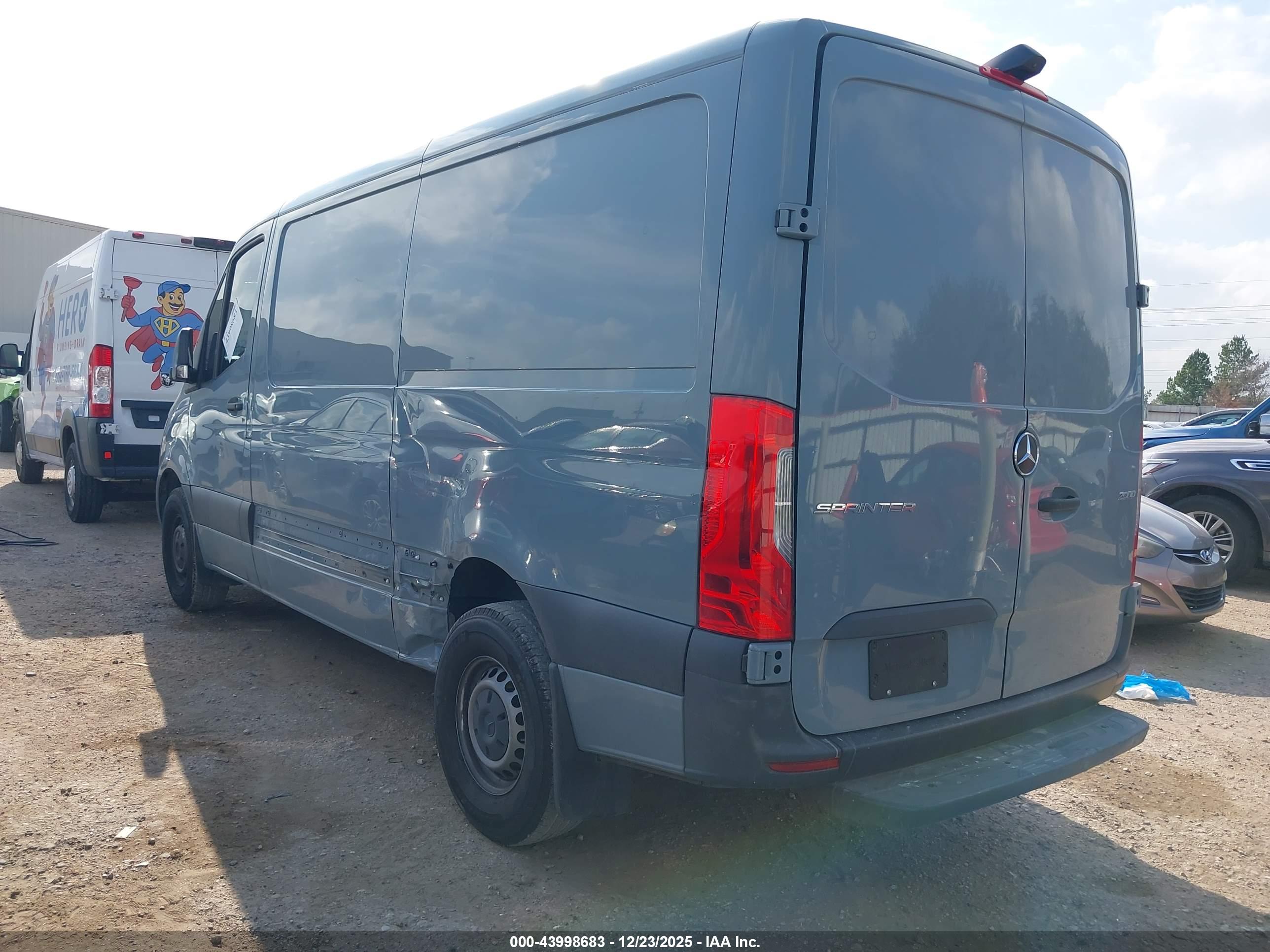 MERCEDES-BENZ SPRINTER image 3