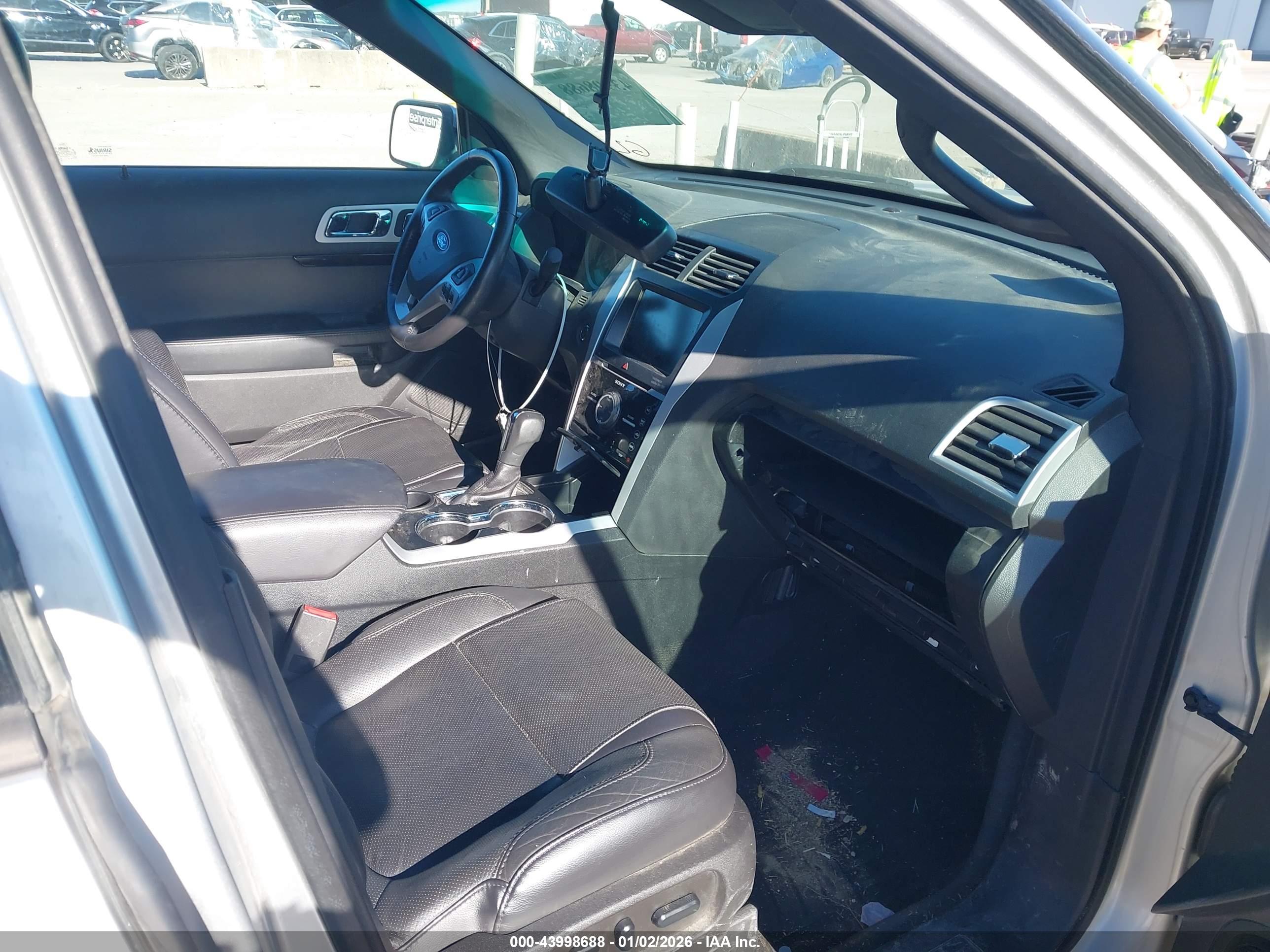 FORD EXPLORER image 5