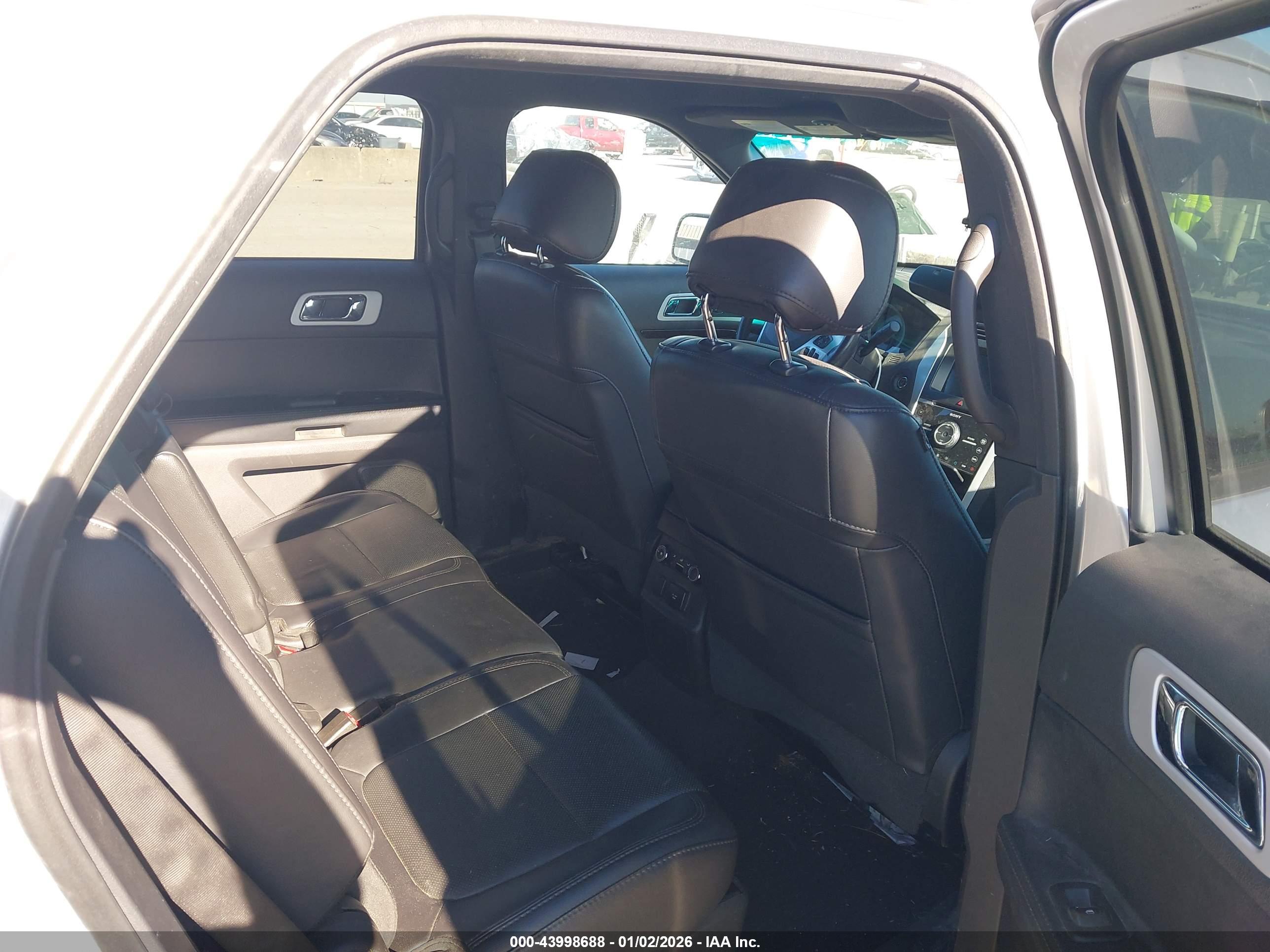 FORD EXPLORER image 8