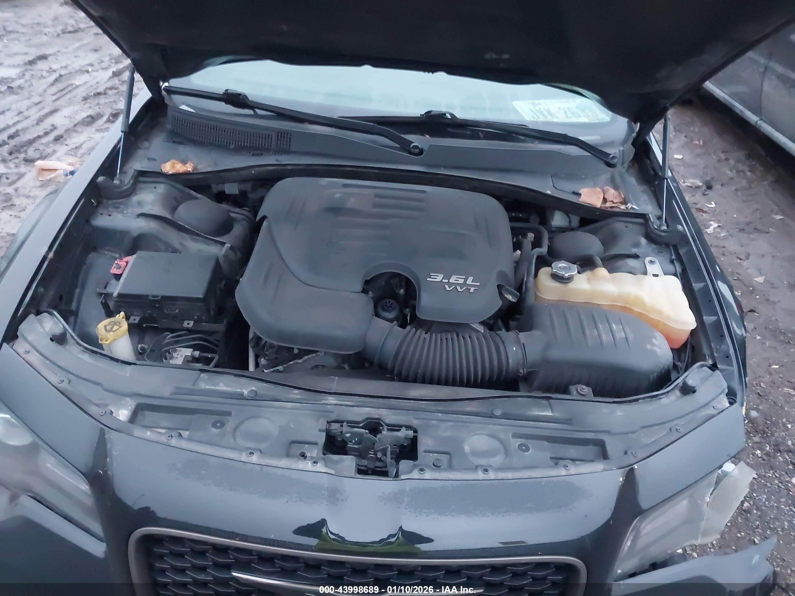 CHRYSLER 300 image 10