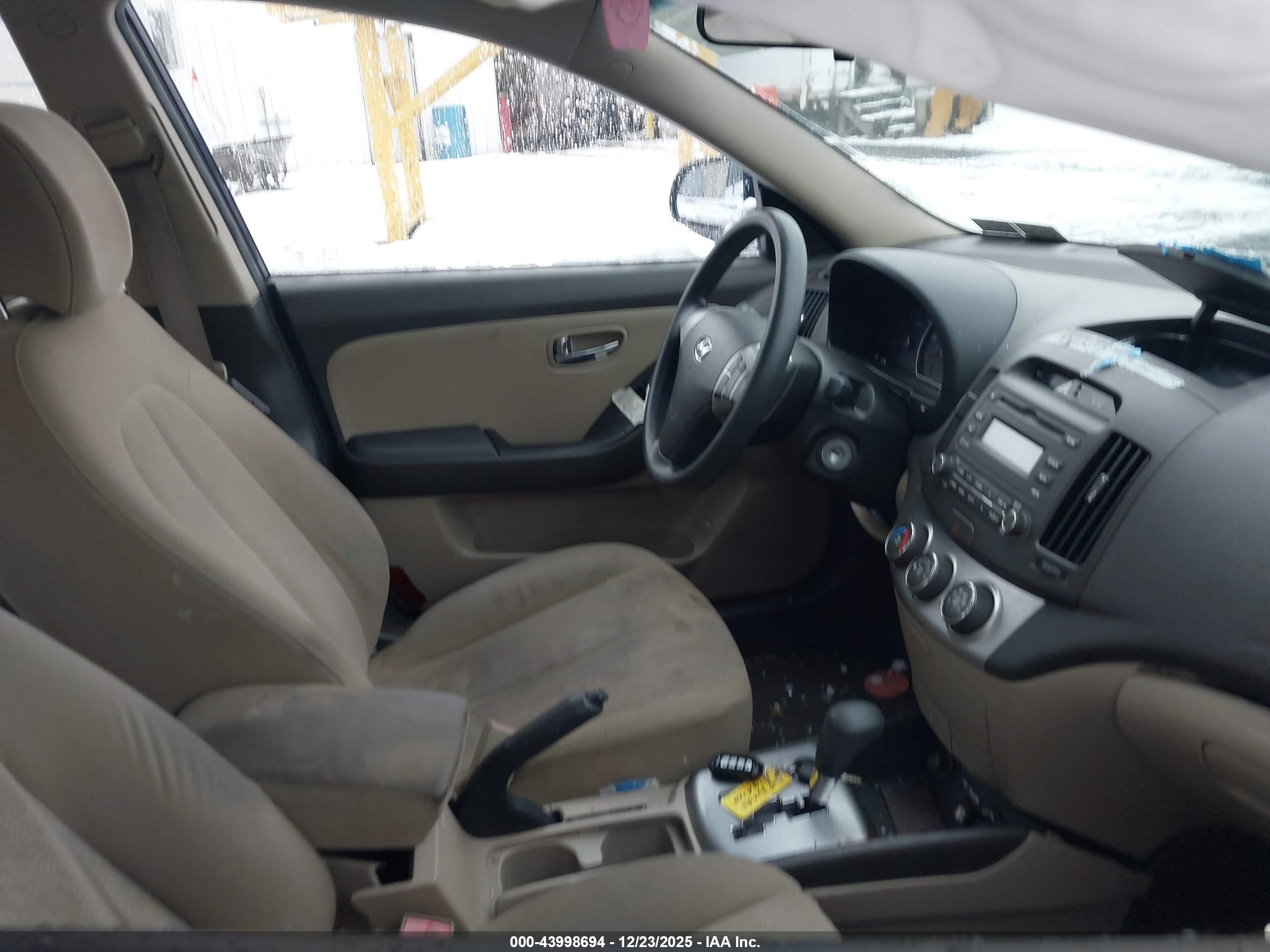 HYUNDAI ELANTRA image 5