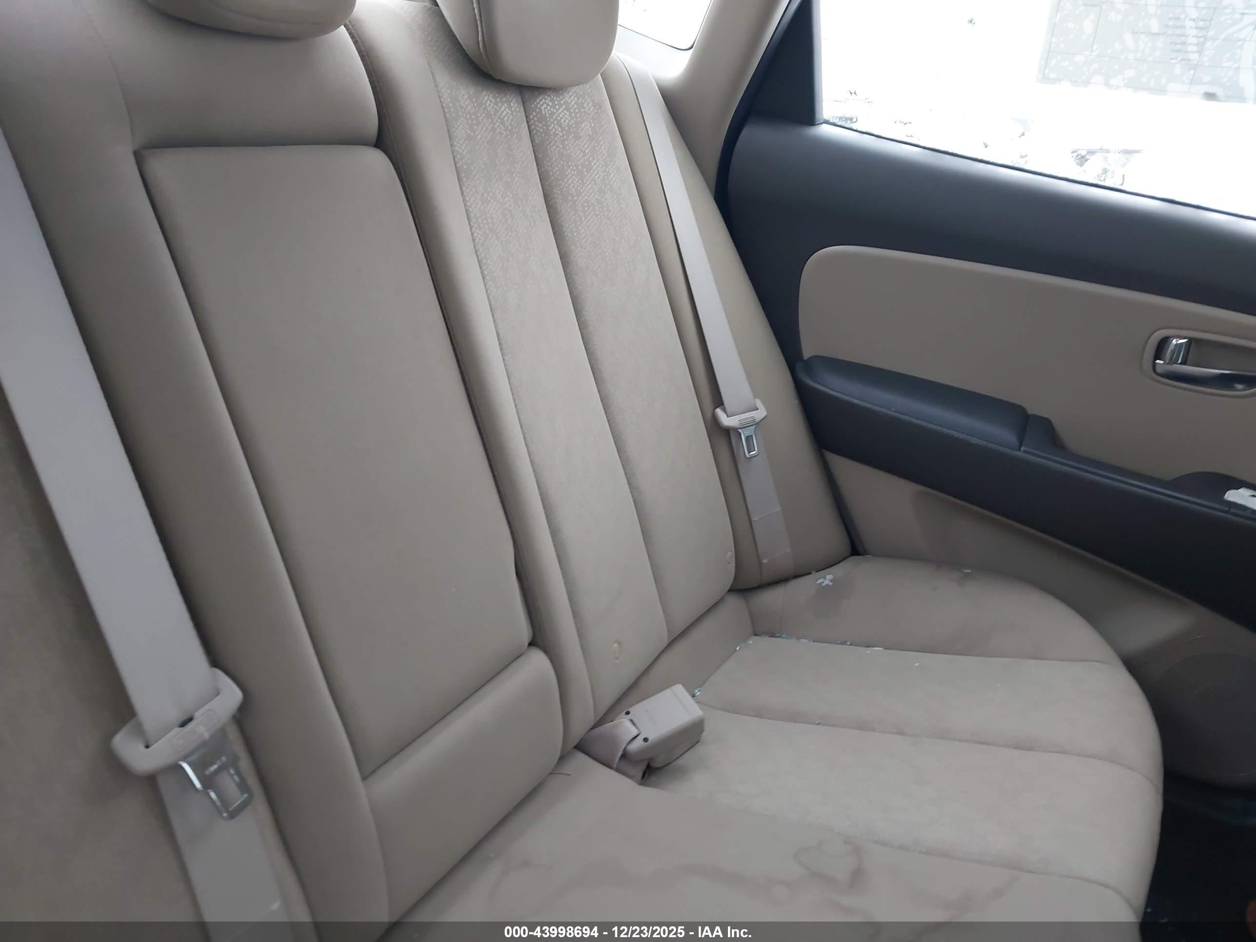 HYUNDAI ELANTRA image 8