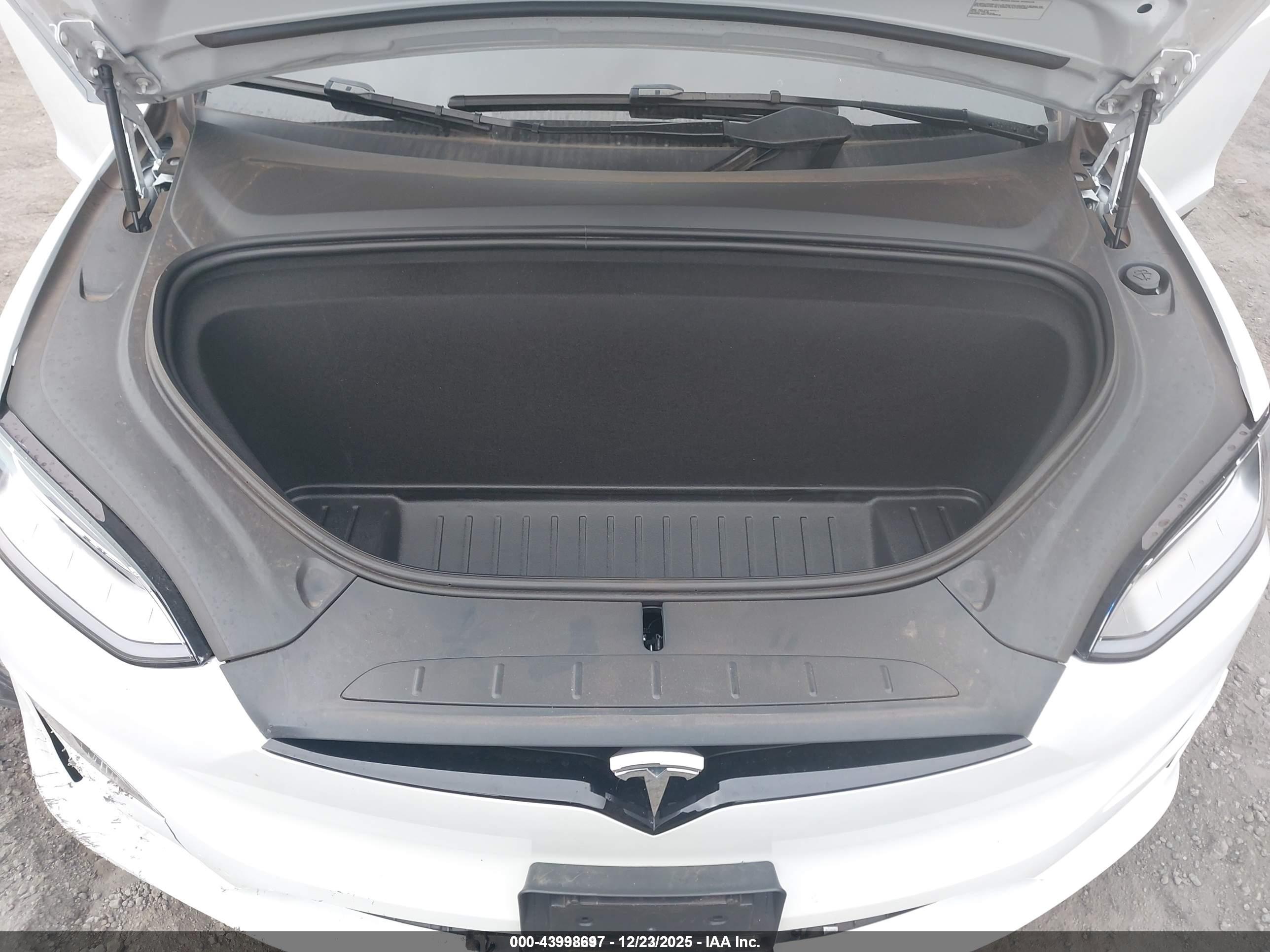 TESLA MODEL image 10
