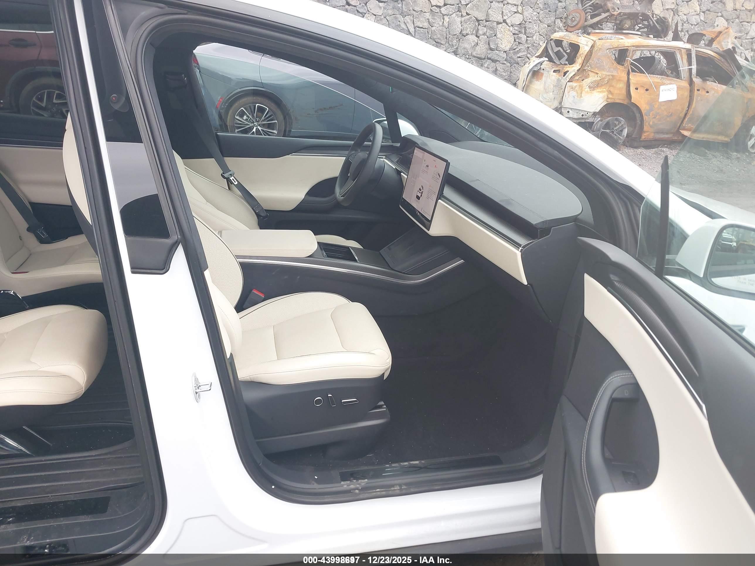TESLA MODEL image 5
