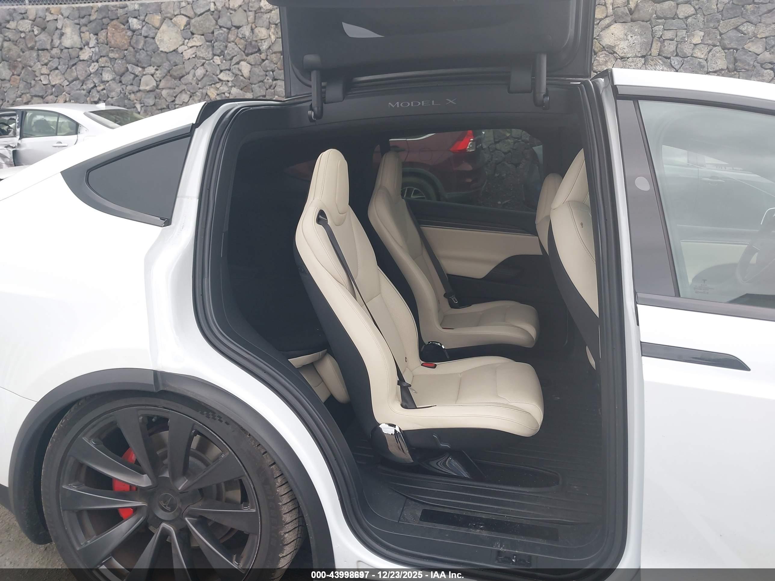 TESLA MODEL image 8