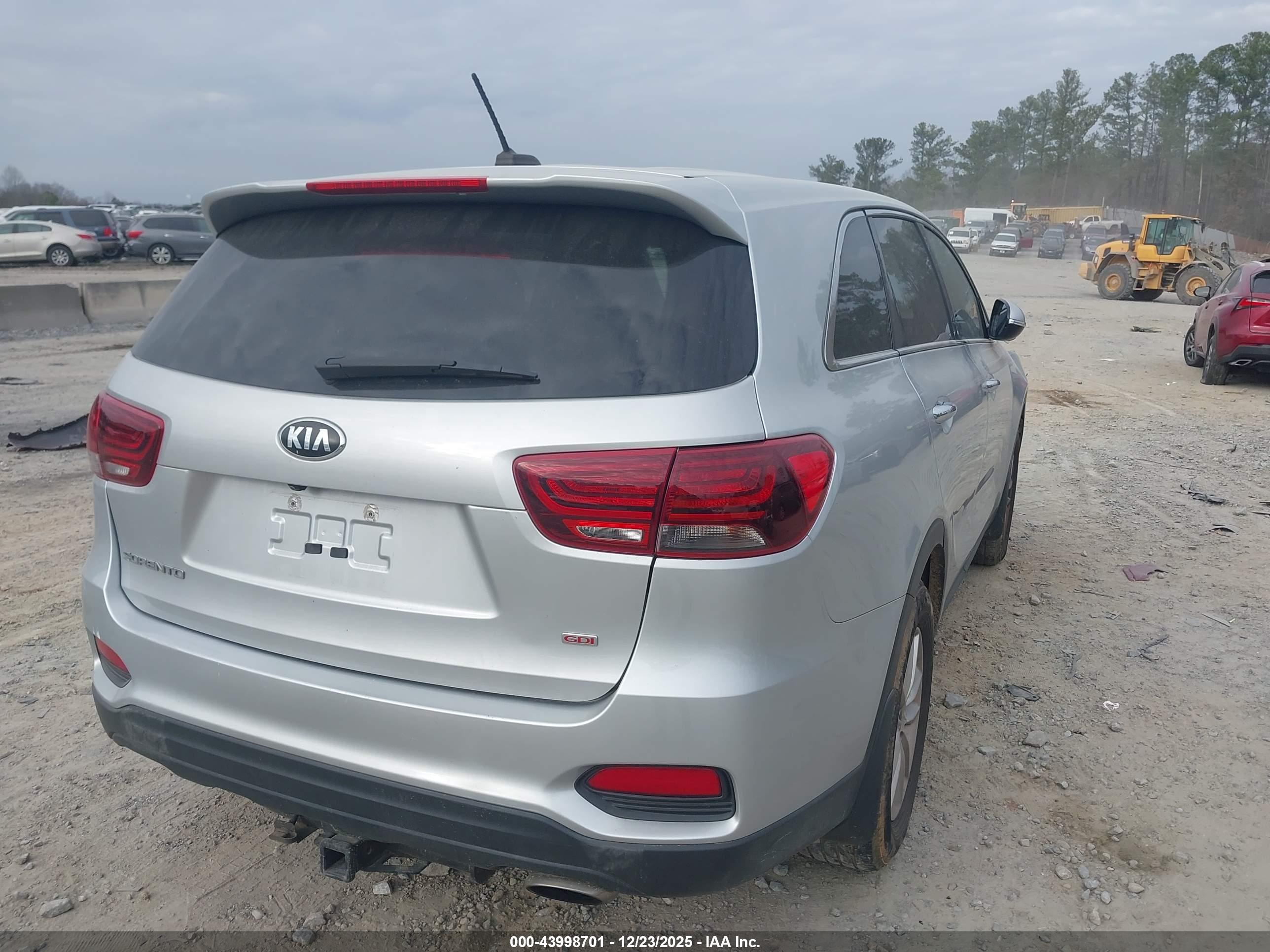 KIA SORENTO image 4