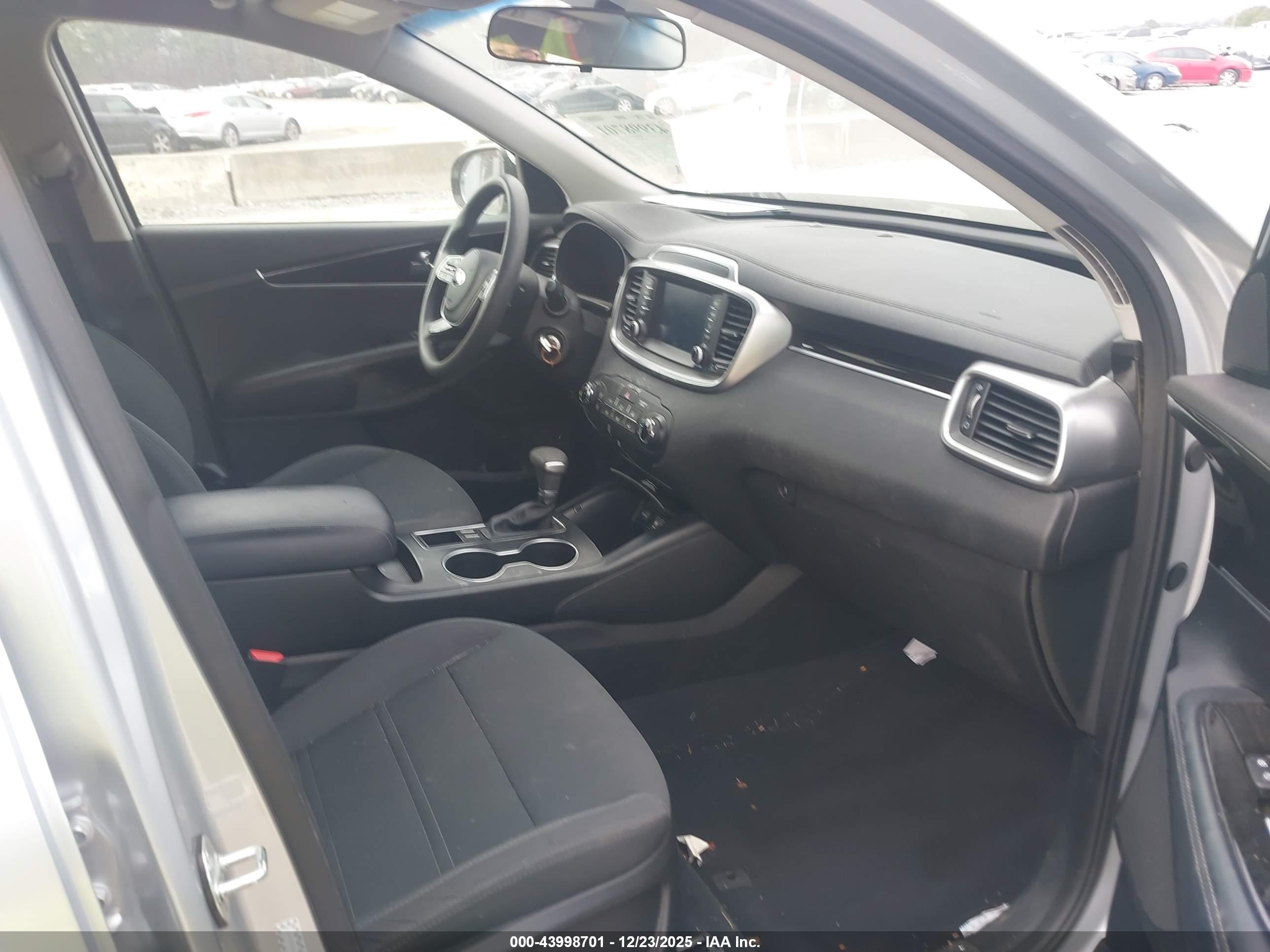 KIA SORENTO image 5