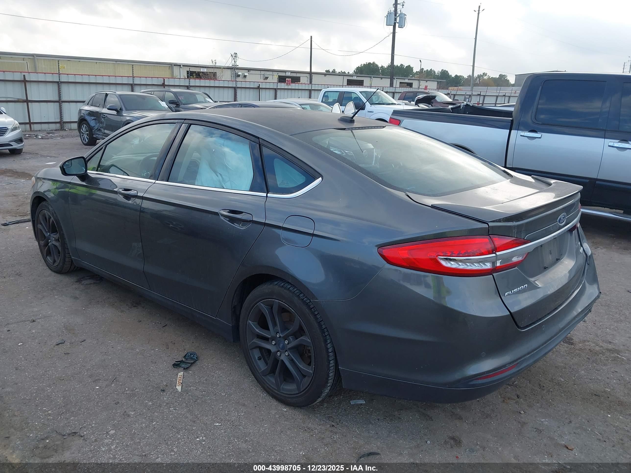FORD FUSION image 3