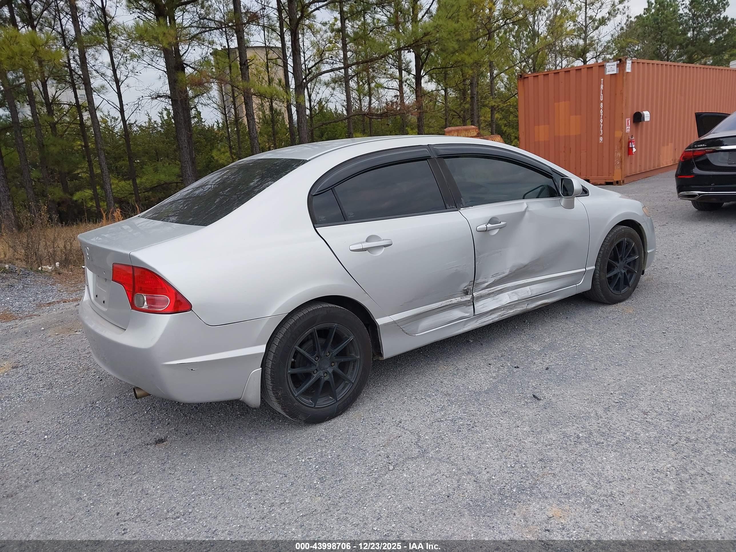 HONDA CIVIC image 4