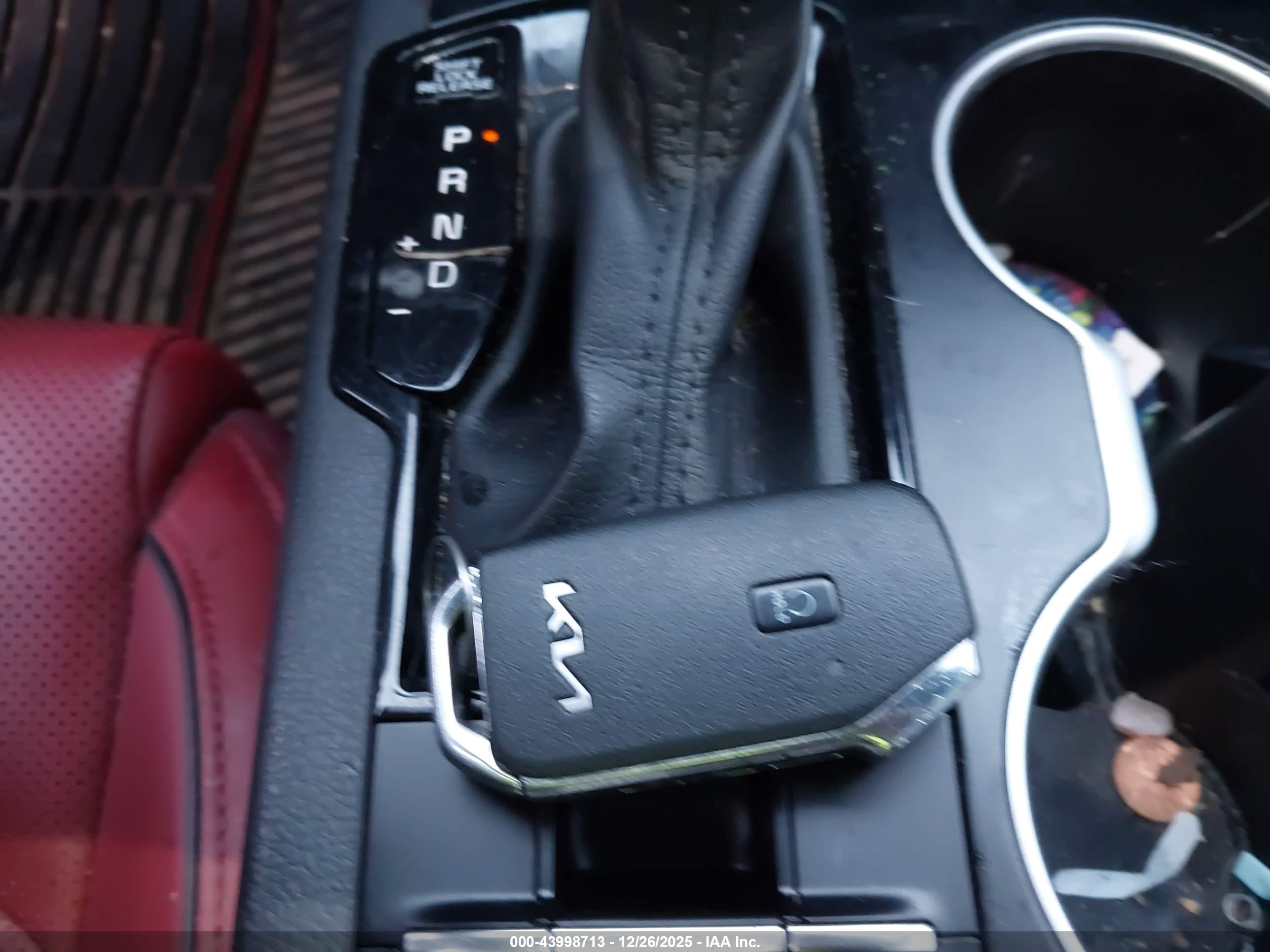 KIA K5 image 11
