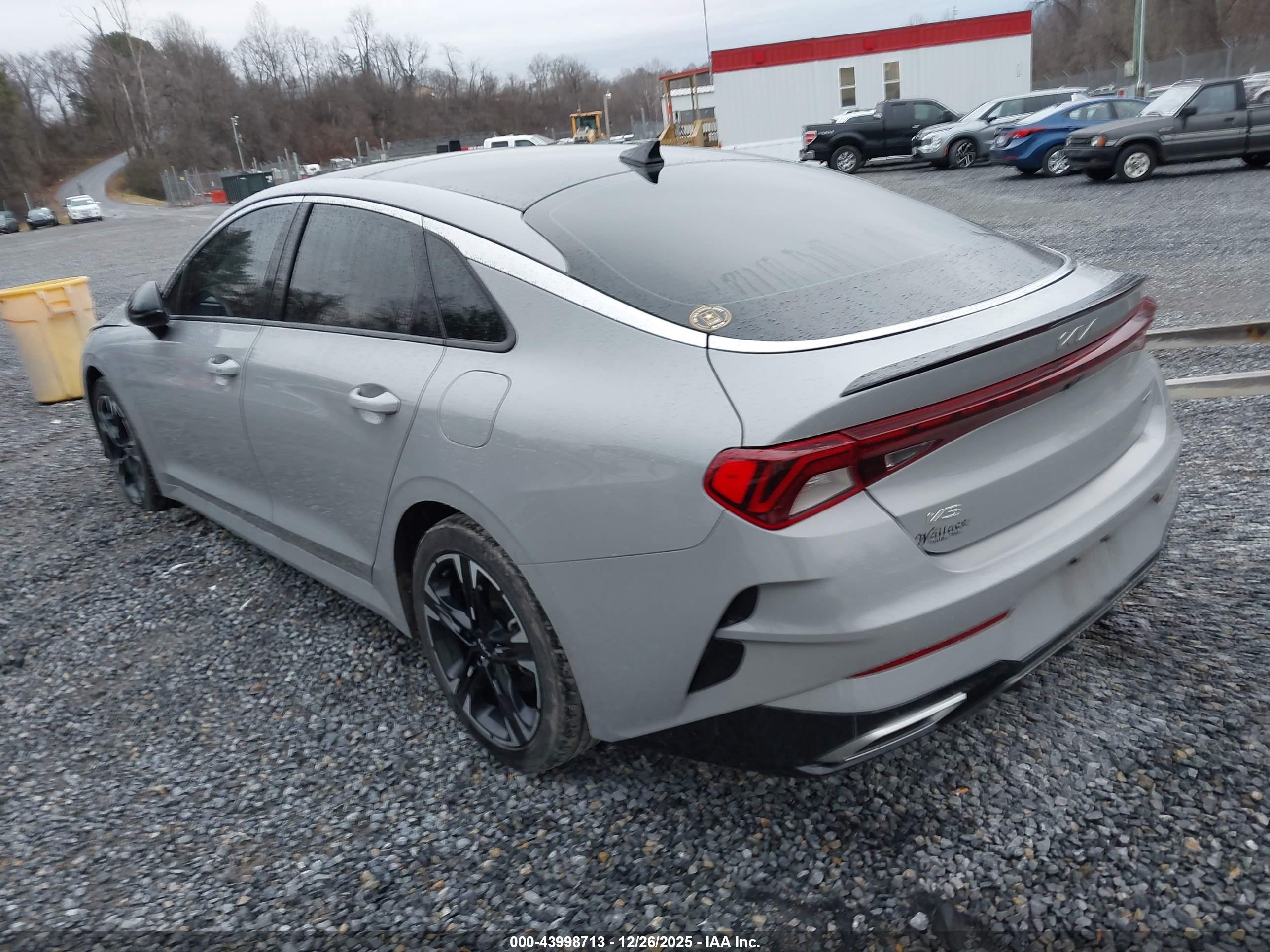 KIA K5 image 3