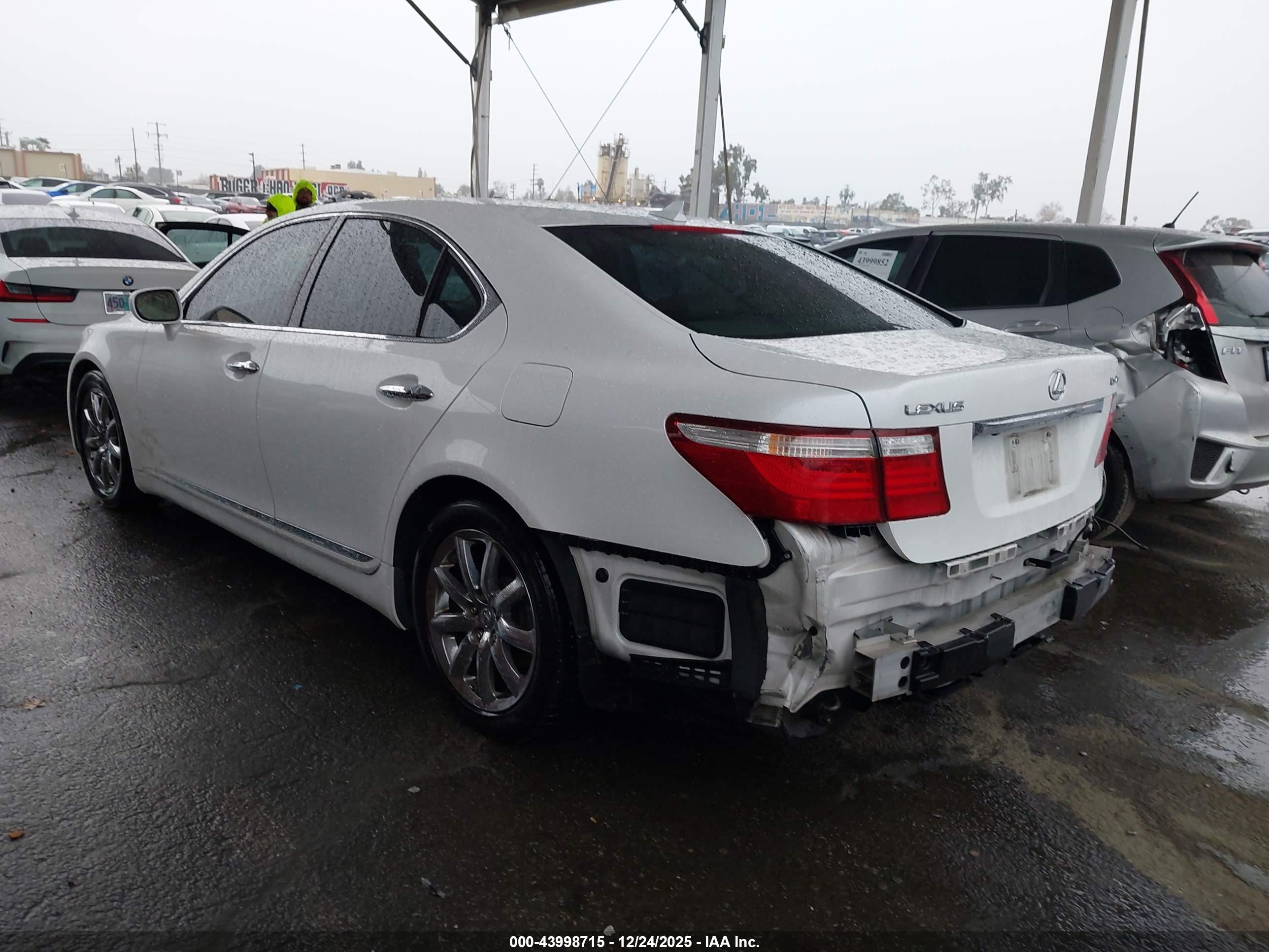 LEXUS LS image 3