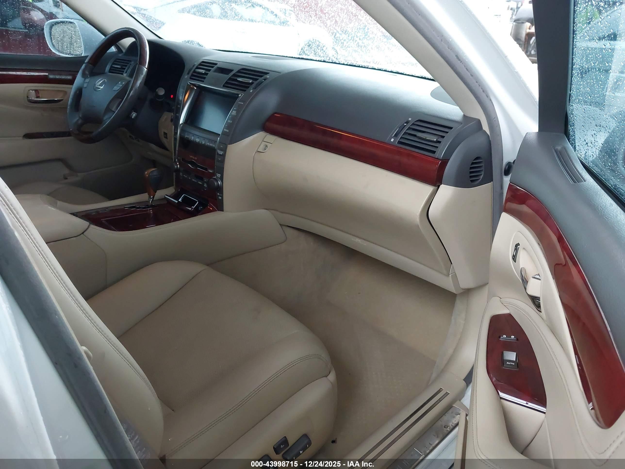 LEXUS LS image 5