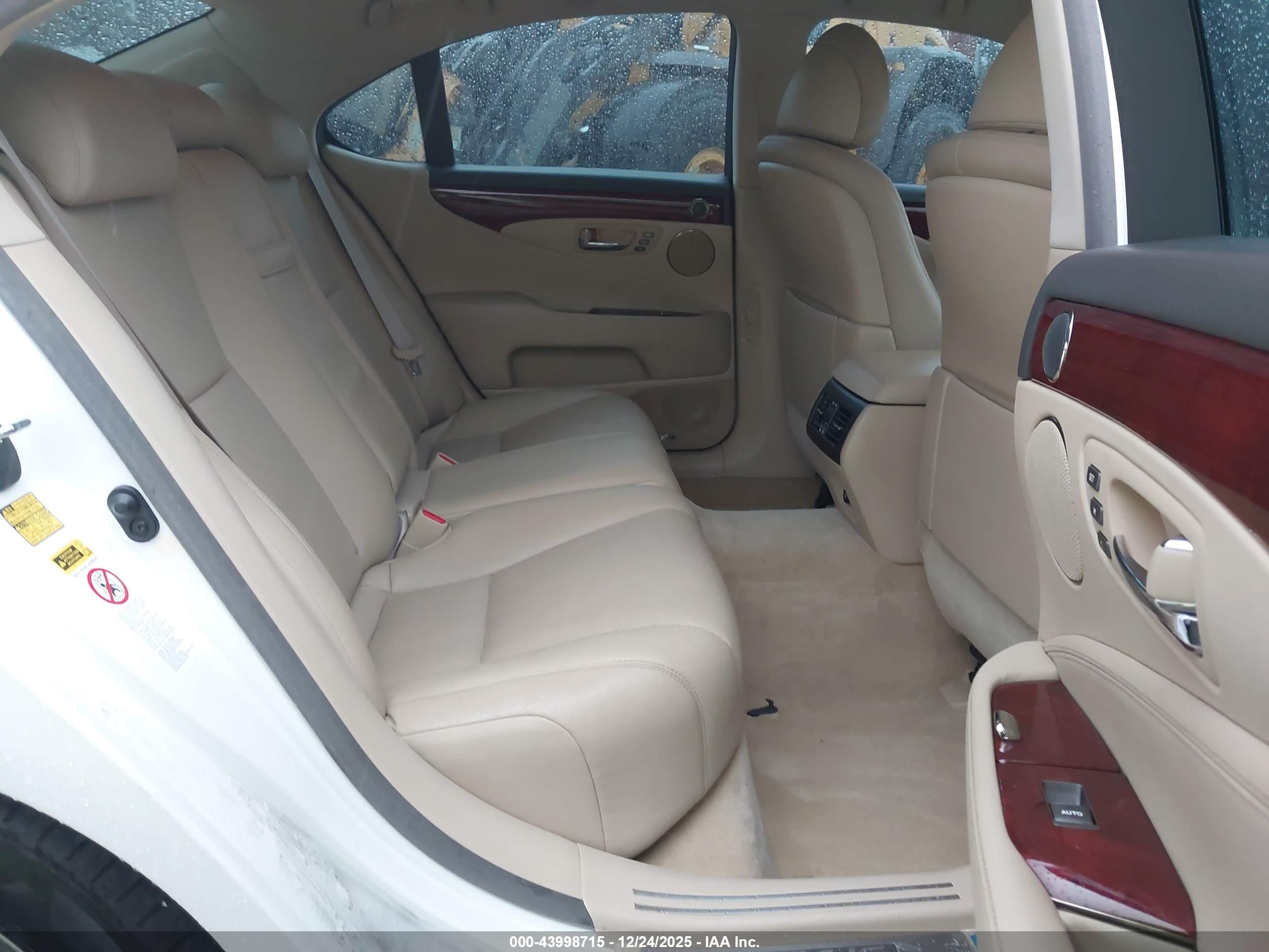 LEXUS LS image 8