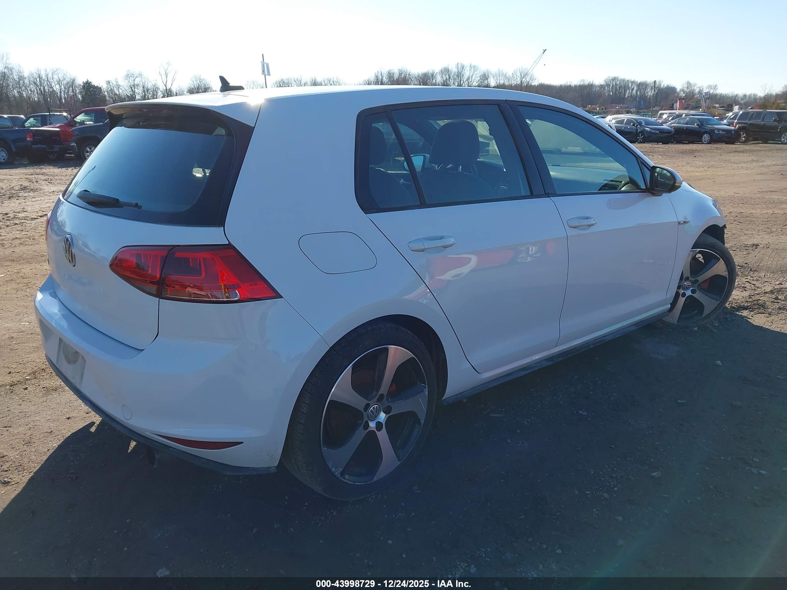 VOLKSWAGEN GOLF image 4