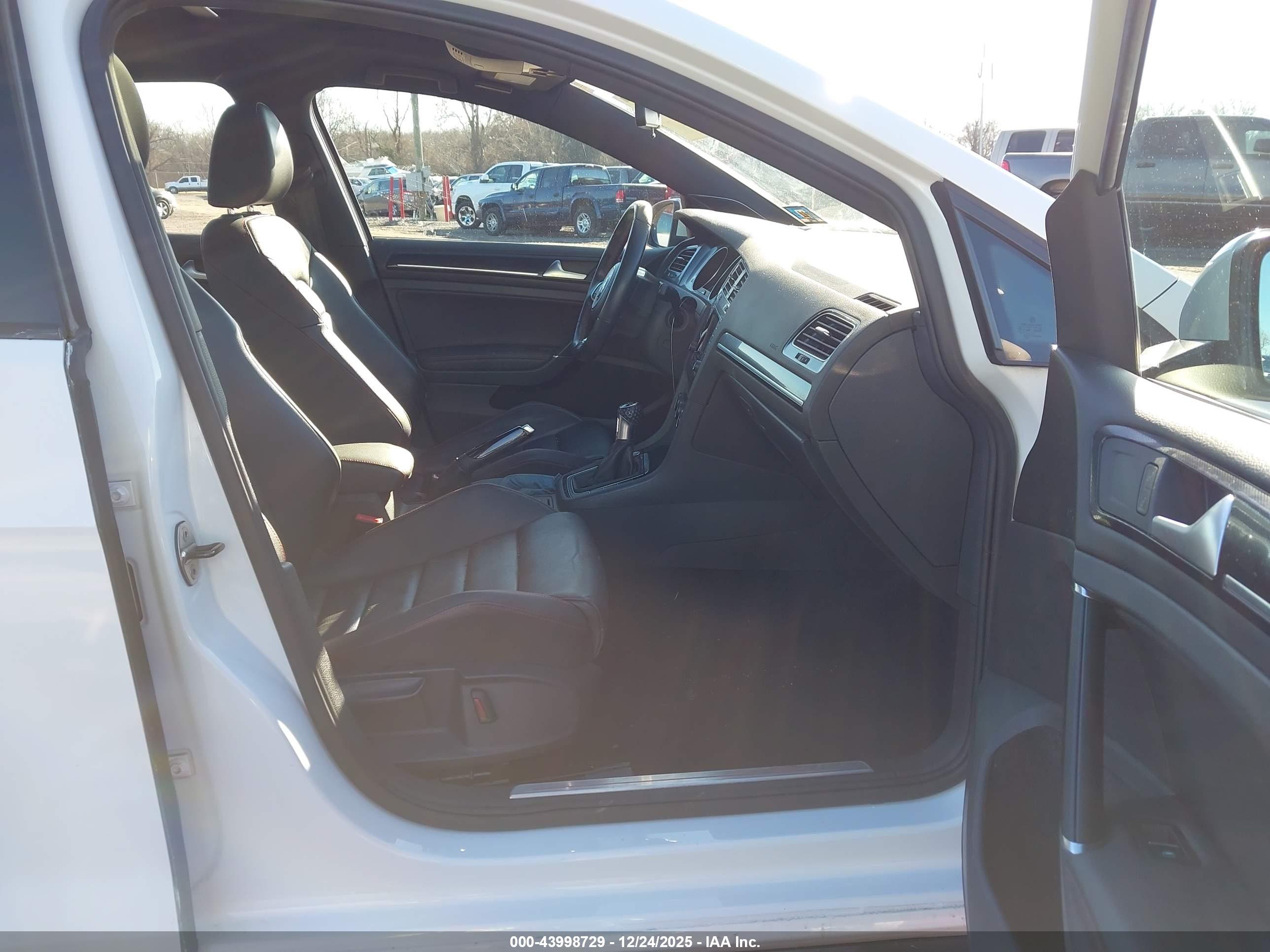 VOLKSWAGEN GOLF image 5