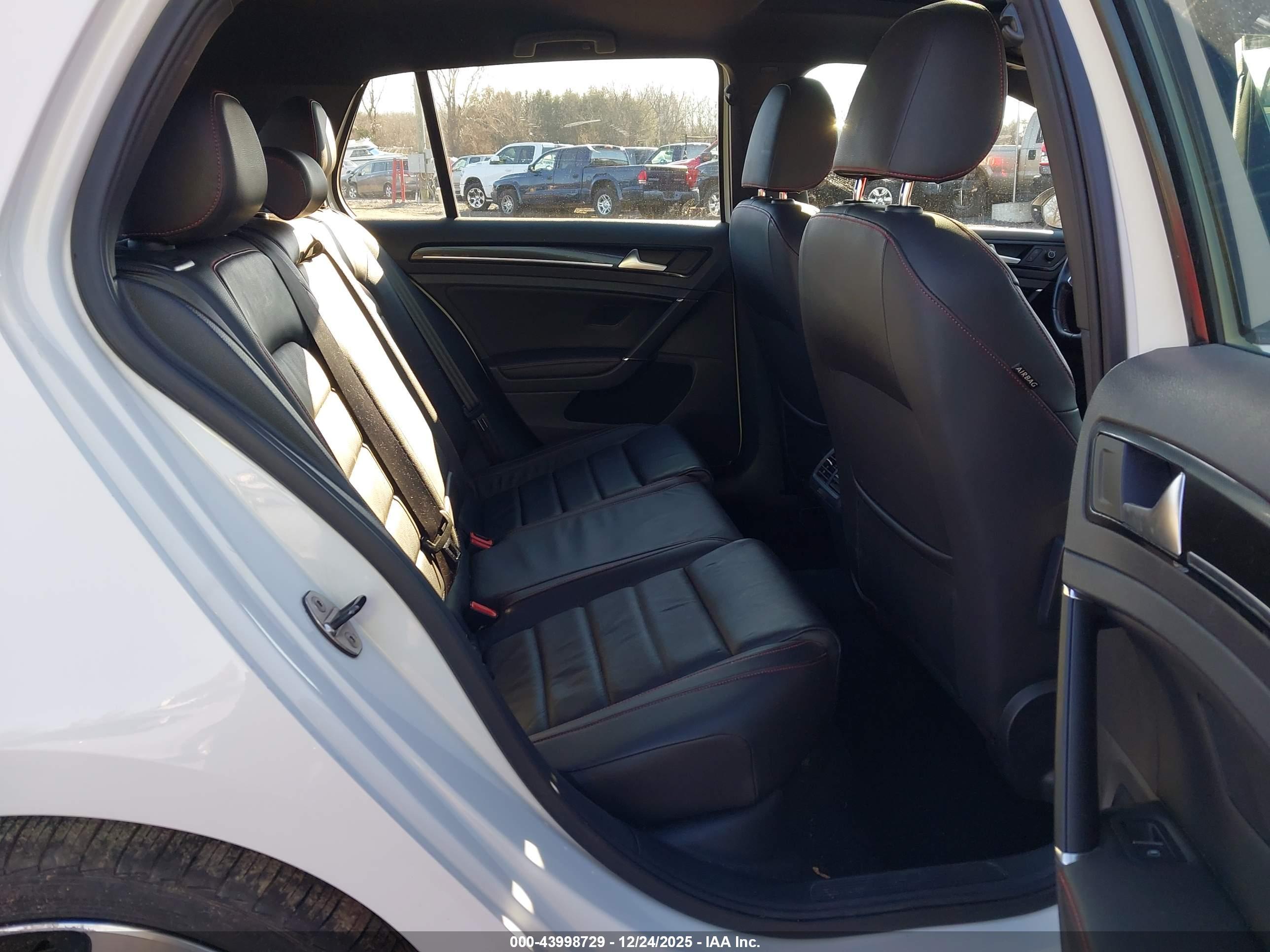 VOLKSWAGEN GOLF image 8