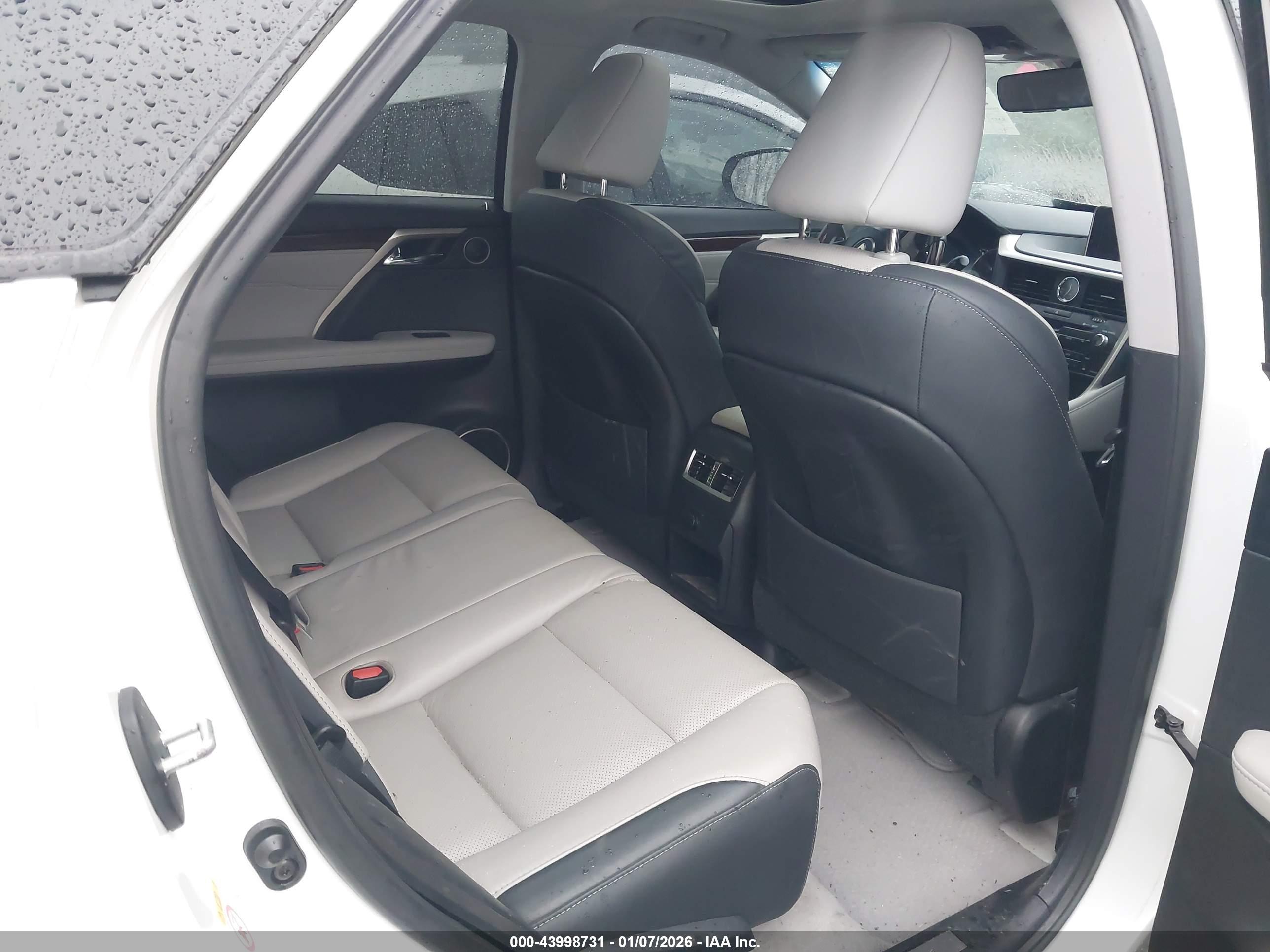 LEXUS RX image 8