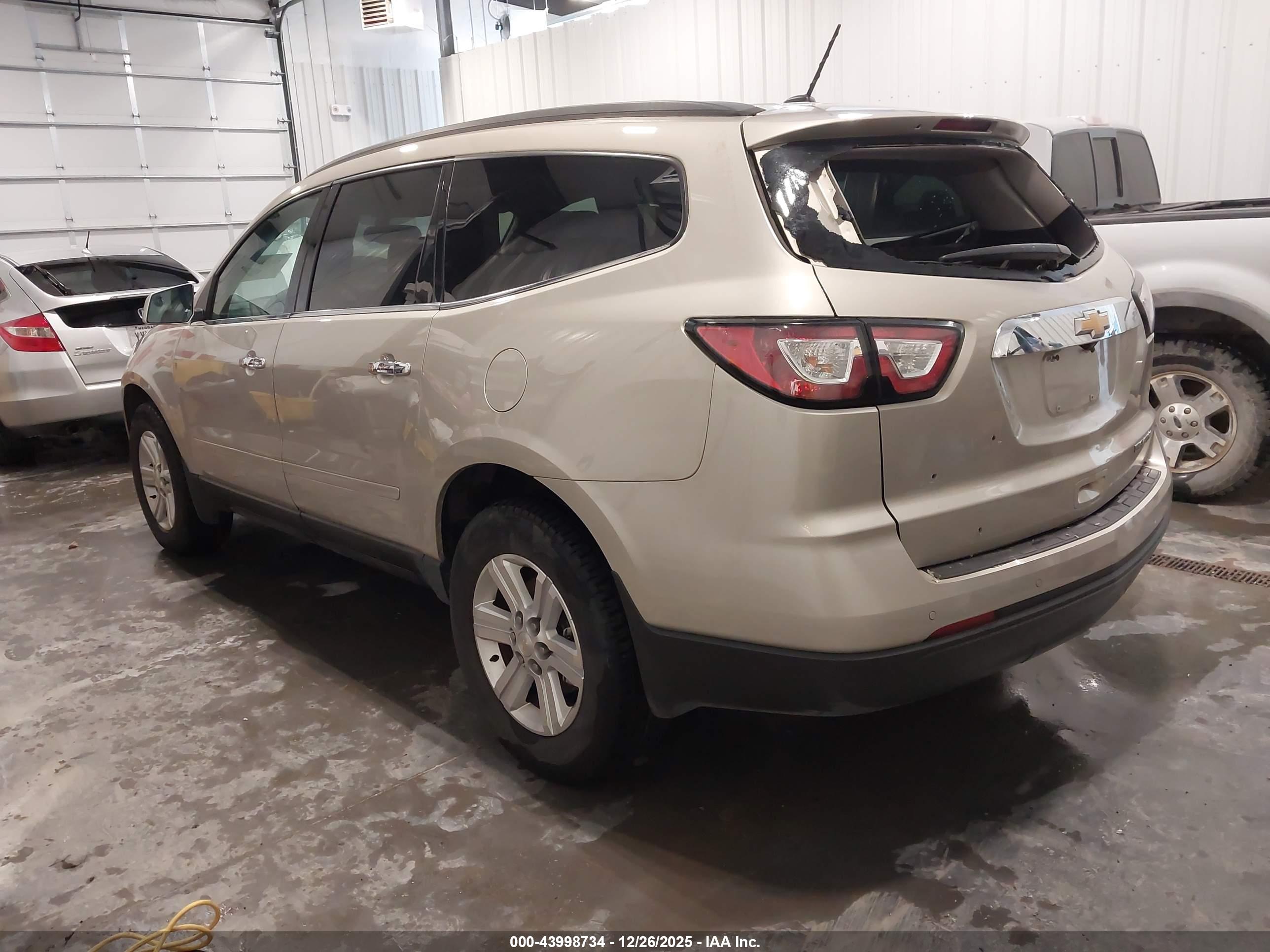 CHEVROLET TRAVERSE image 3