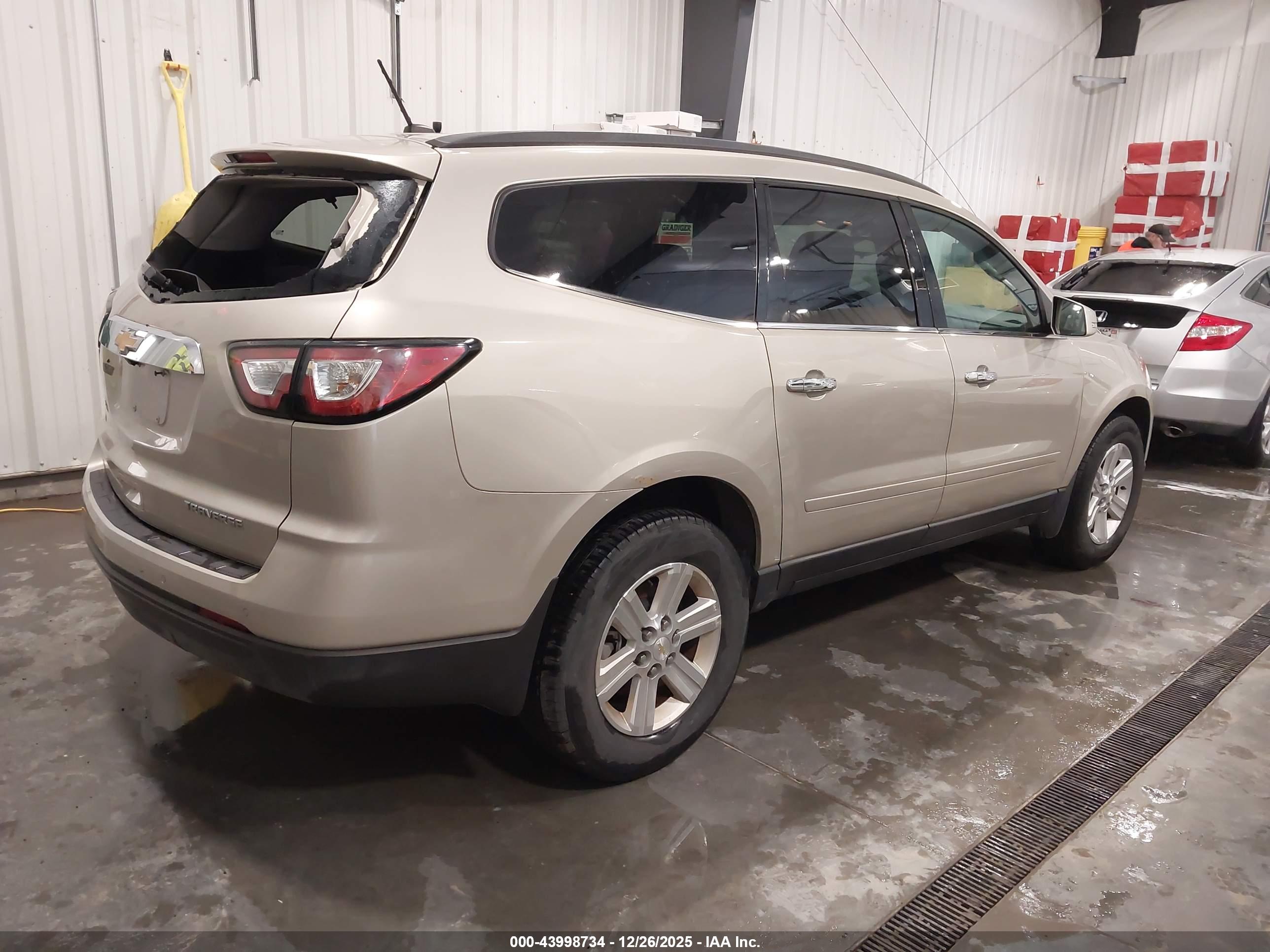 CHEVROLET TRAVERSE image 4