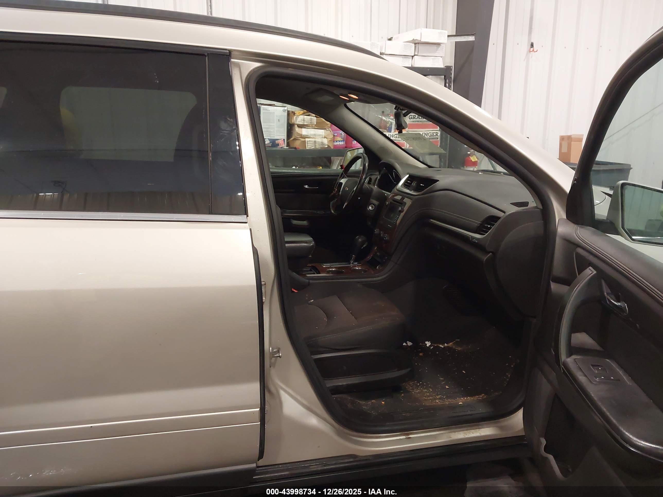 CHEVROLET TRAVERSE image 5