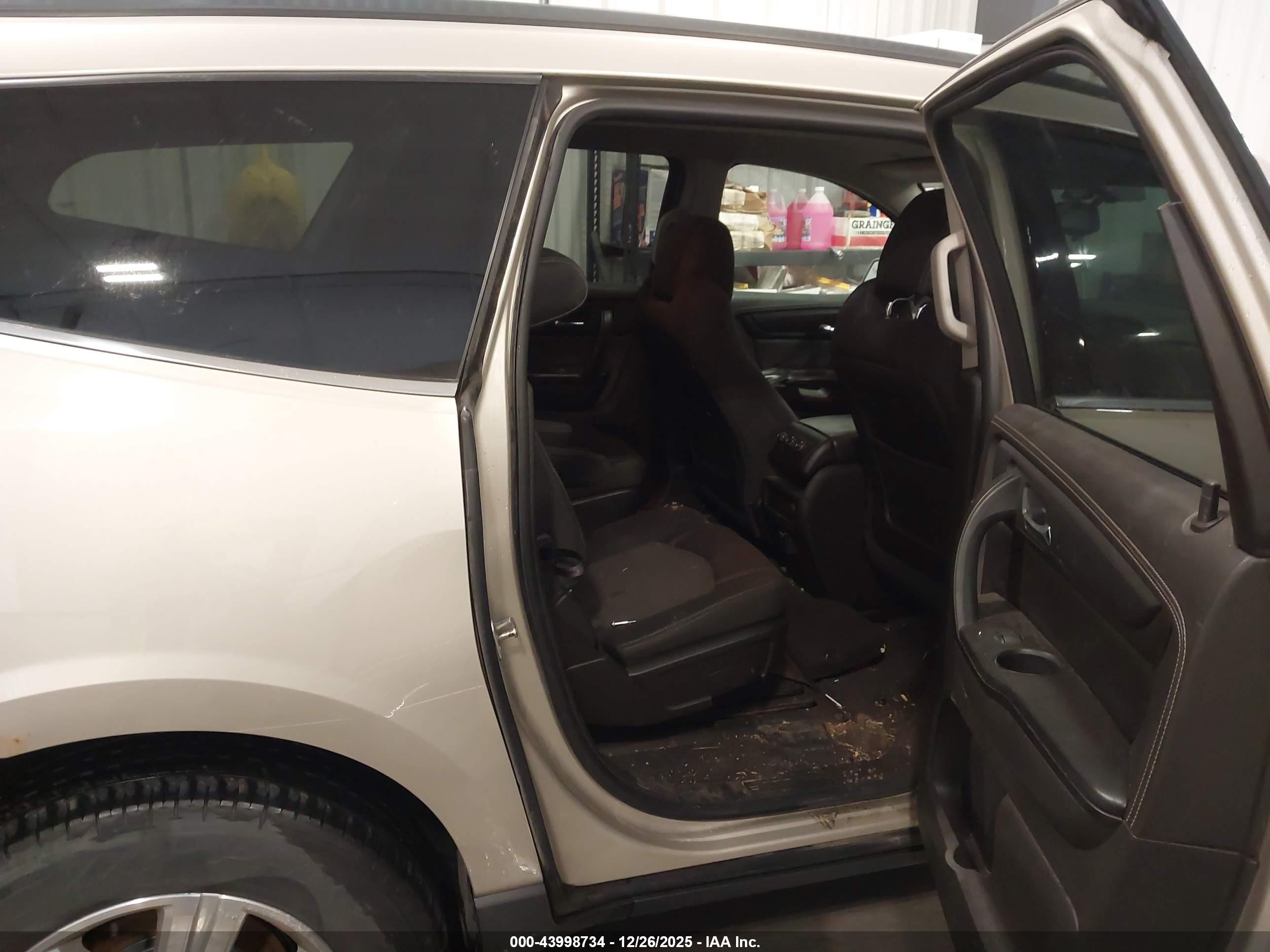 CHEVROLET TRAVERSE image 8