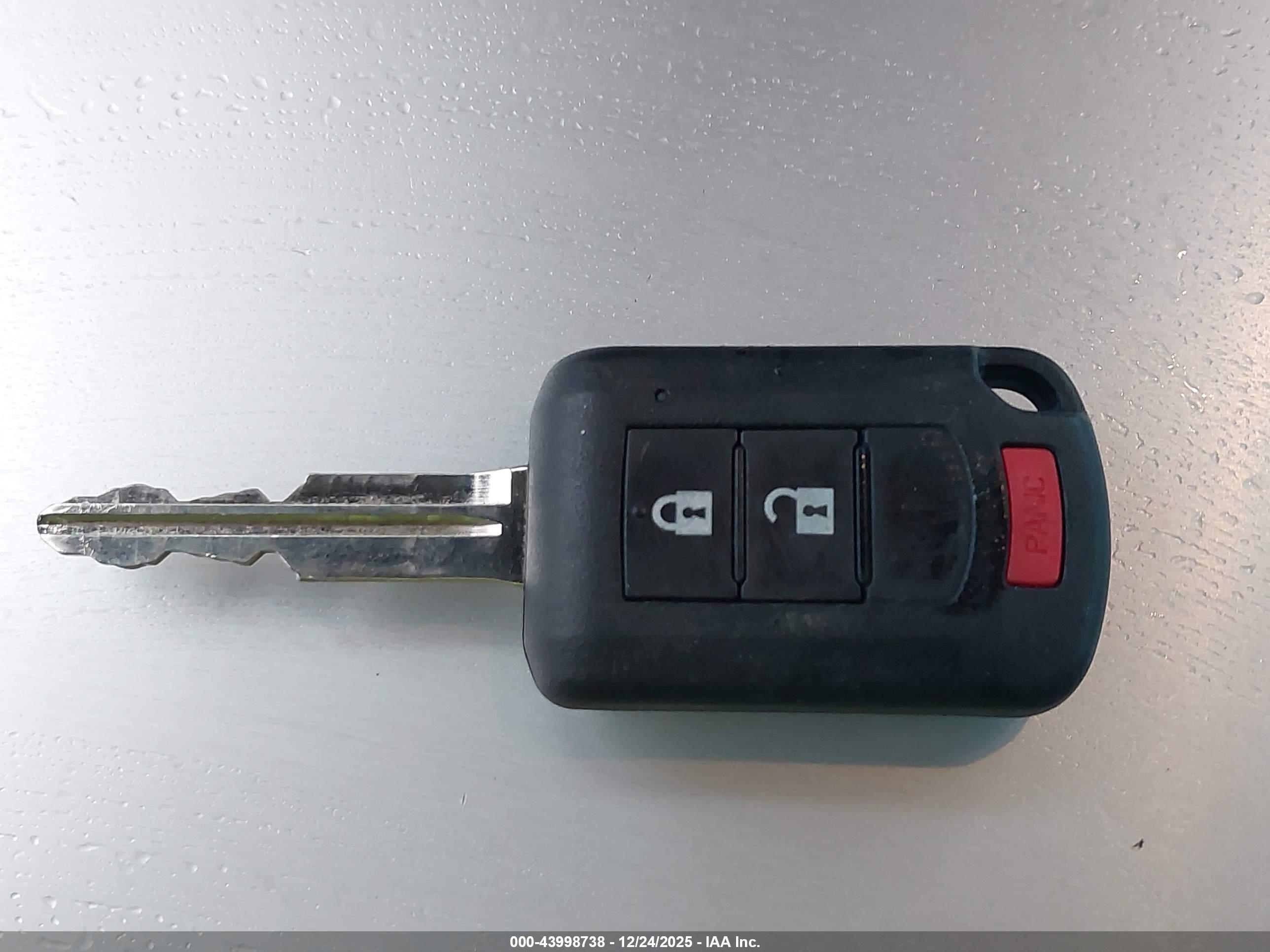 MITSUBISHI OUTLANDER image 11