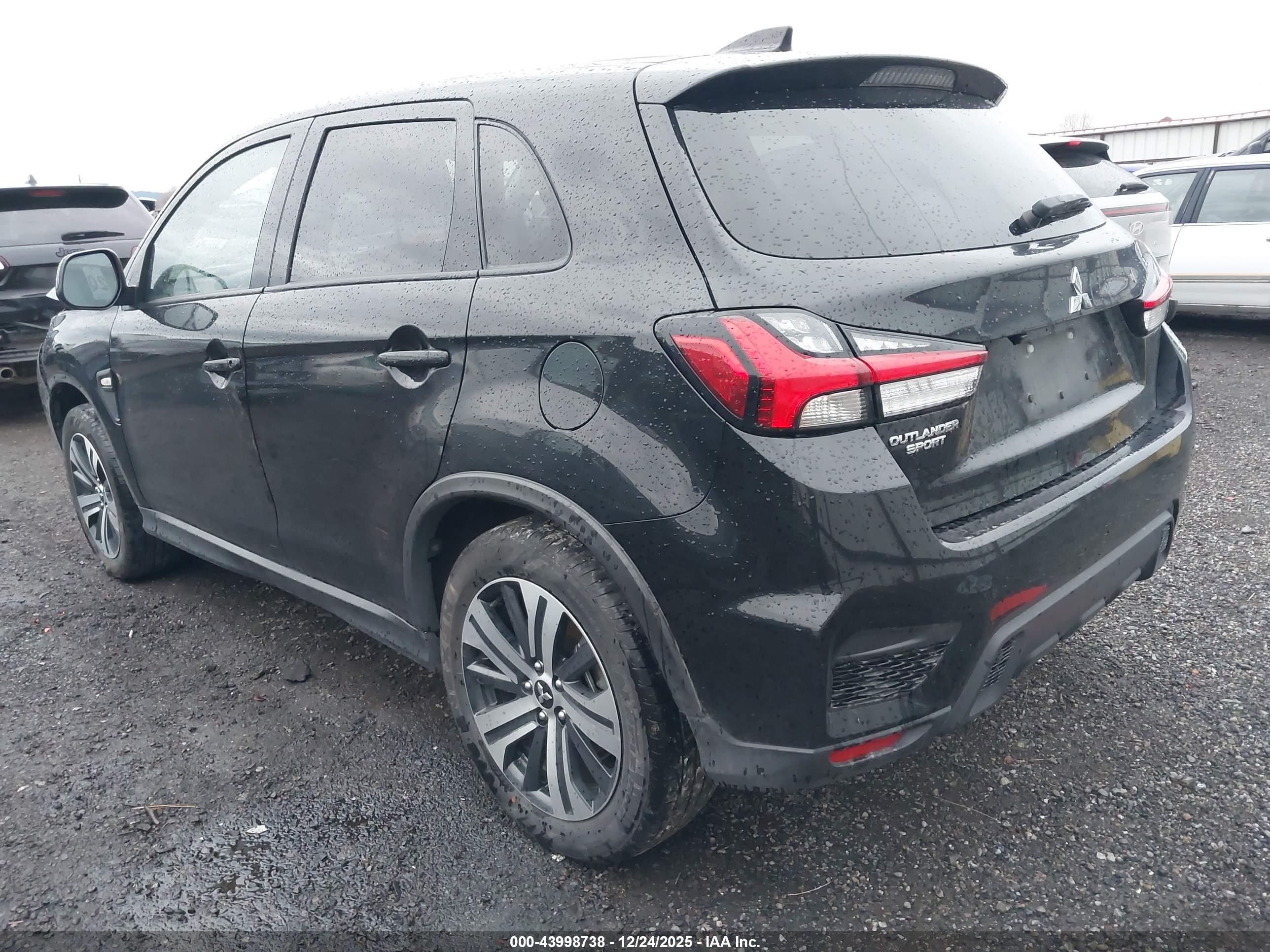 MITSUBISHI OUTLANDER image 3