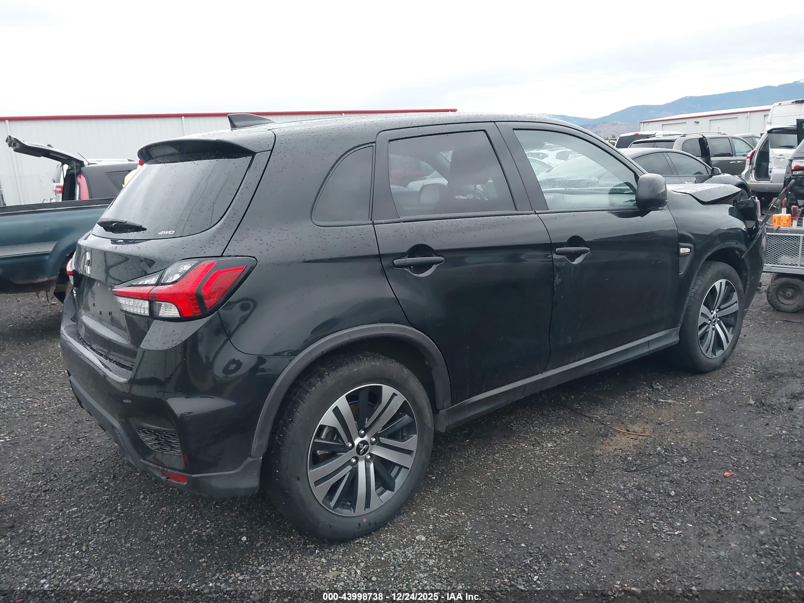 MITSUBISHI OUTLANDER image 4