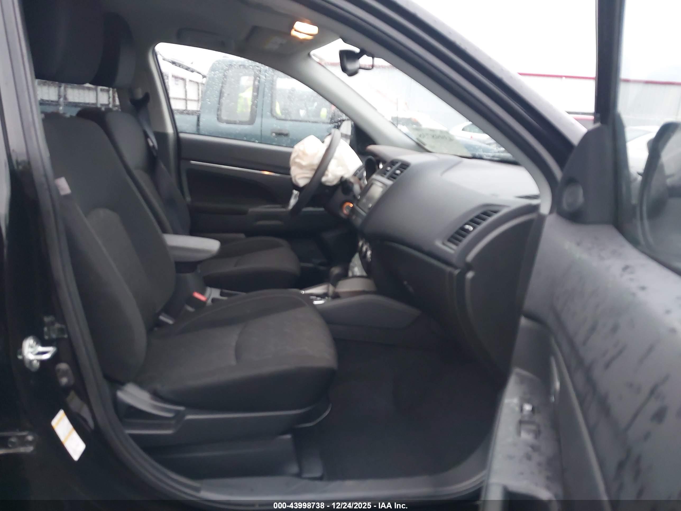MITSUBISHI OUTLANDER image 5
